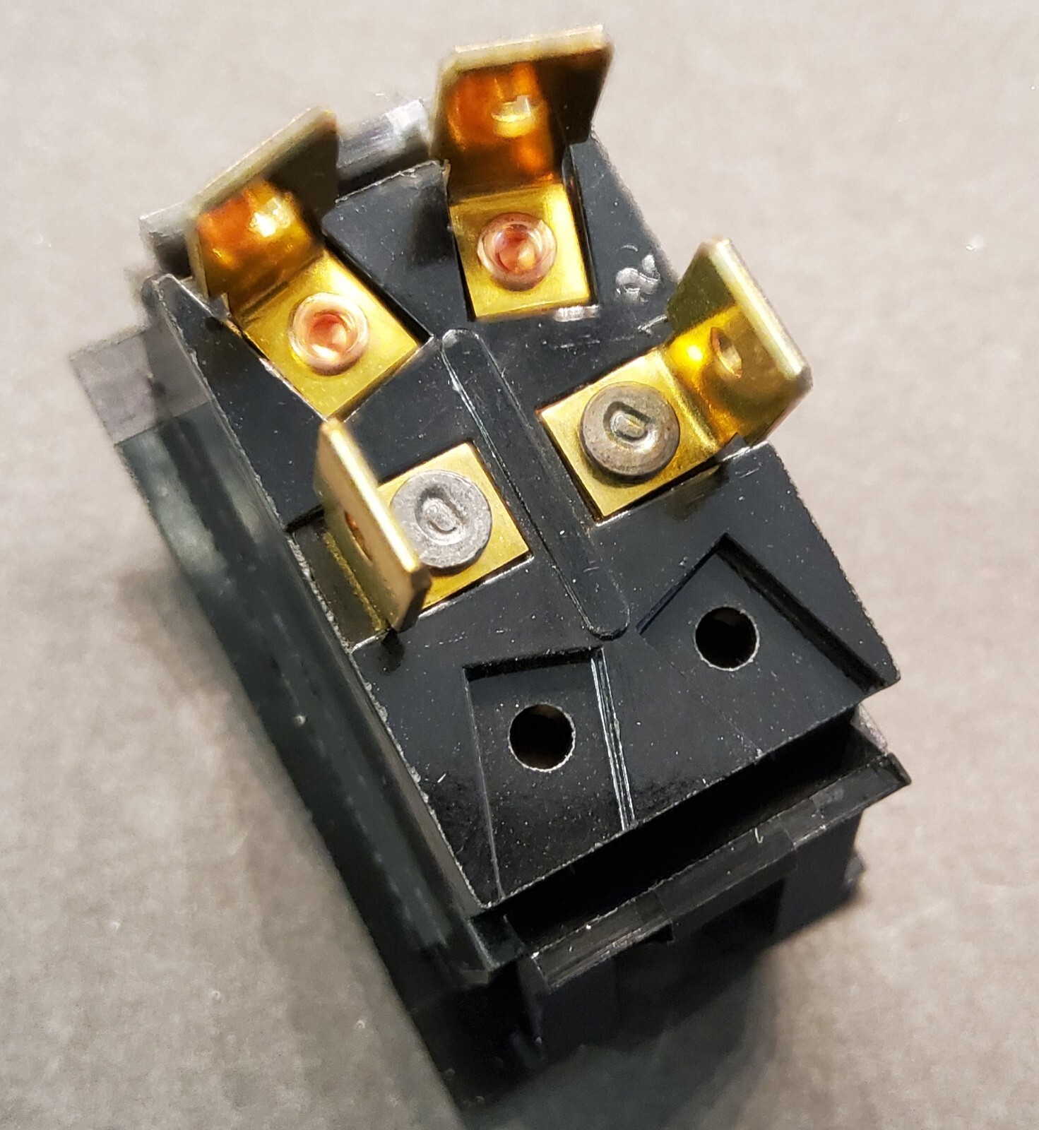 TIGK721-6S-WH-NBL/ON-OFF CARLING TECH TOGGLE SWITCH