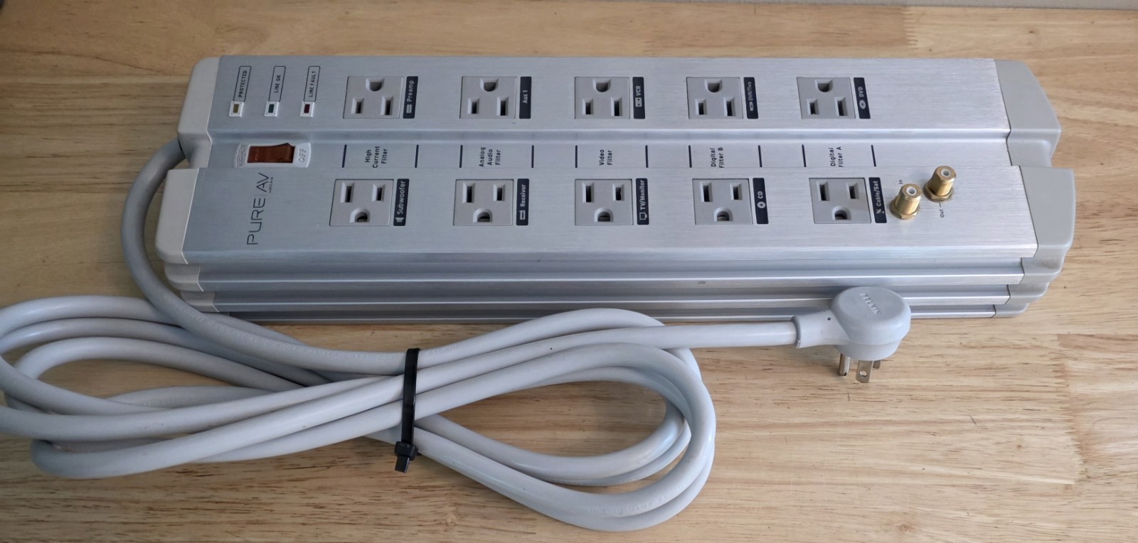 Belkin Pure AV F9A1033-10 10 Outlet Audio Home Theater Surge Protector $300 MSRP