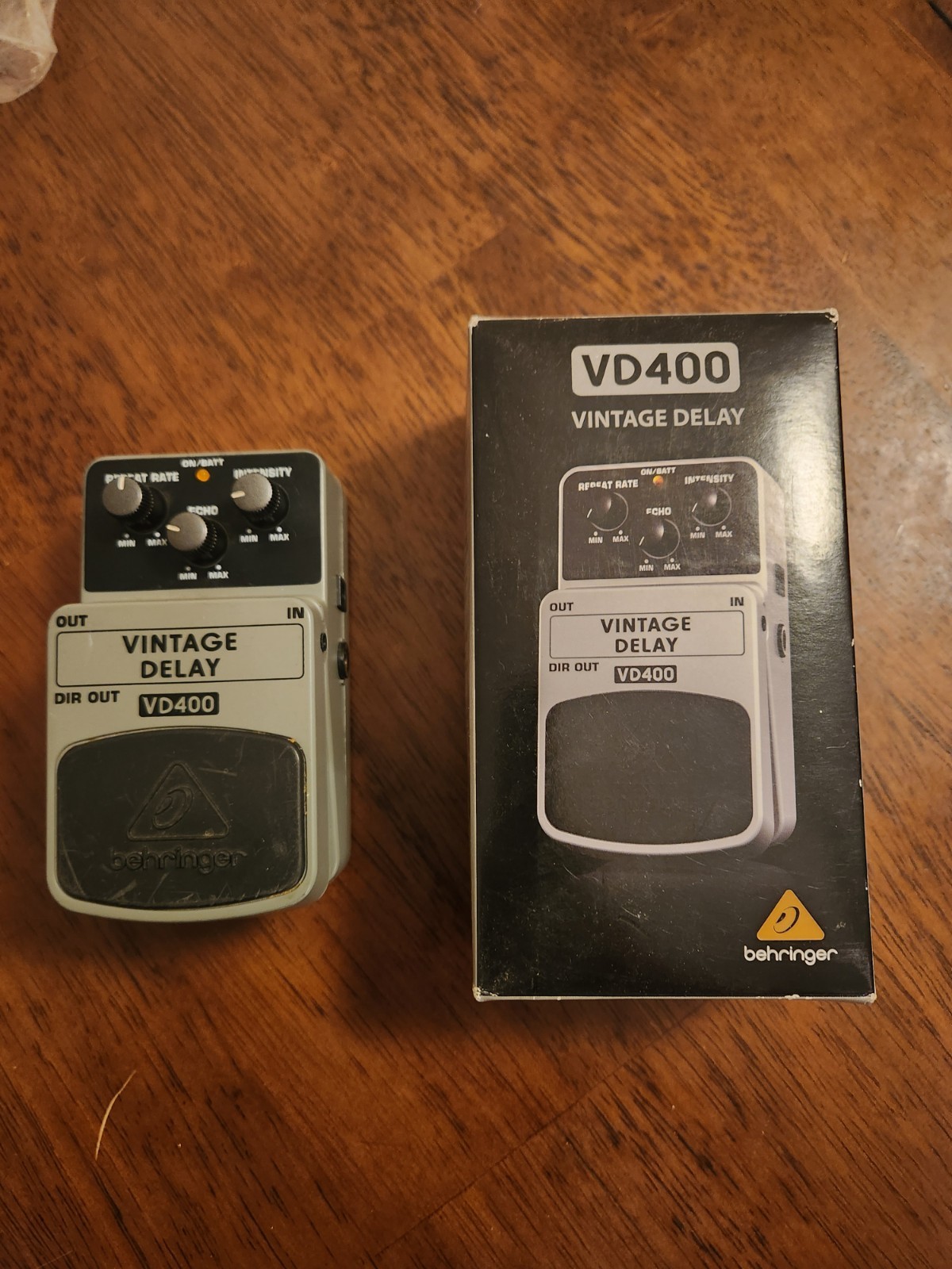 Behringer VD400 Vintage Delay Effects Pedal