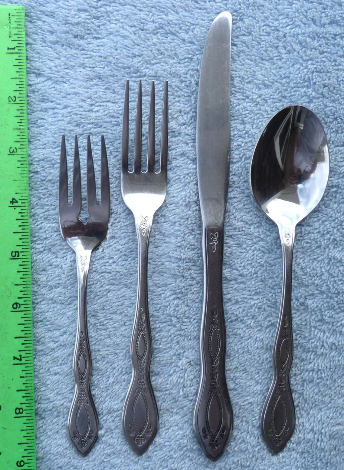 ONEIDAWARE Stainless Anthem pattern 4 piece setting 2 forks, 1 knife, 1 spoon