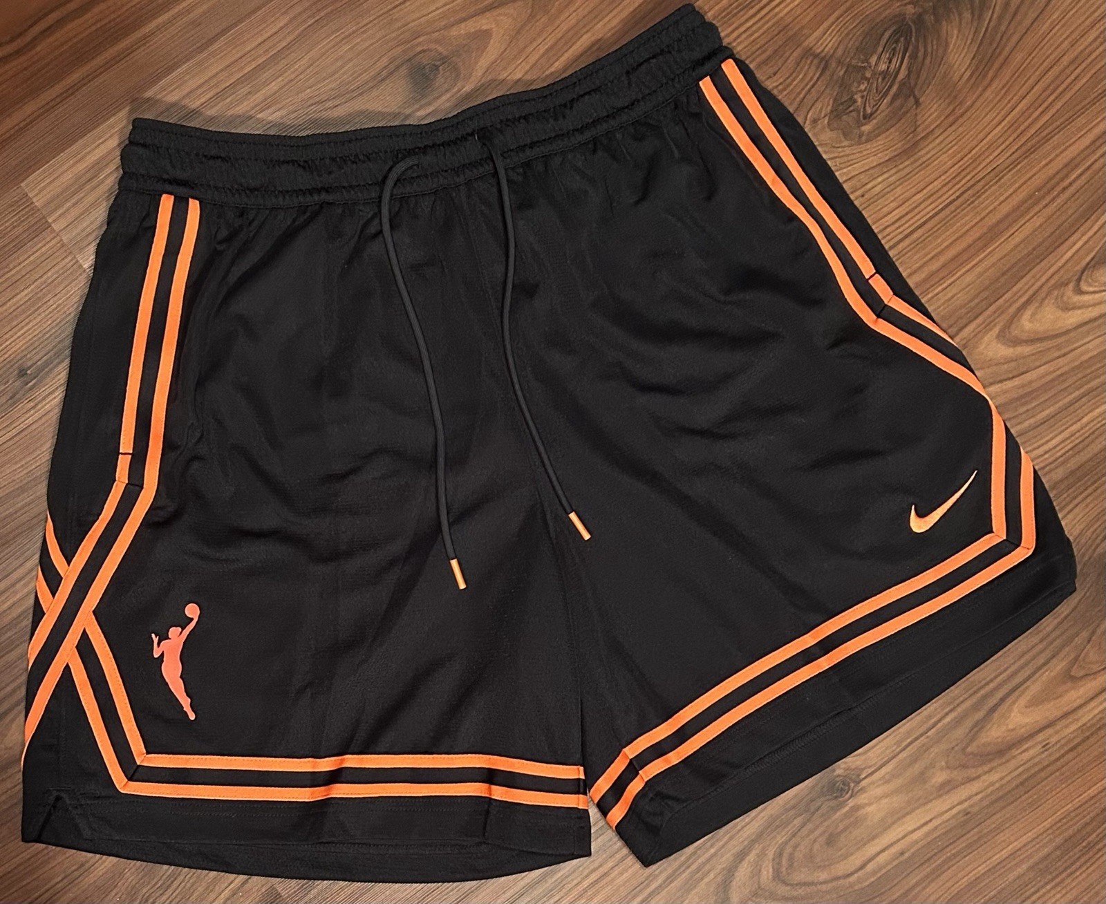NEW W/ TAGS NIKE WNBA WOMENS TEAM 13 DRI FIT CROSSOVER BASKETBALL SHORTS LARGE