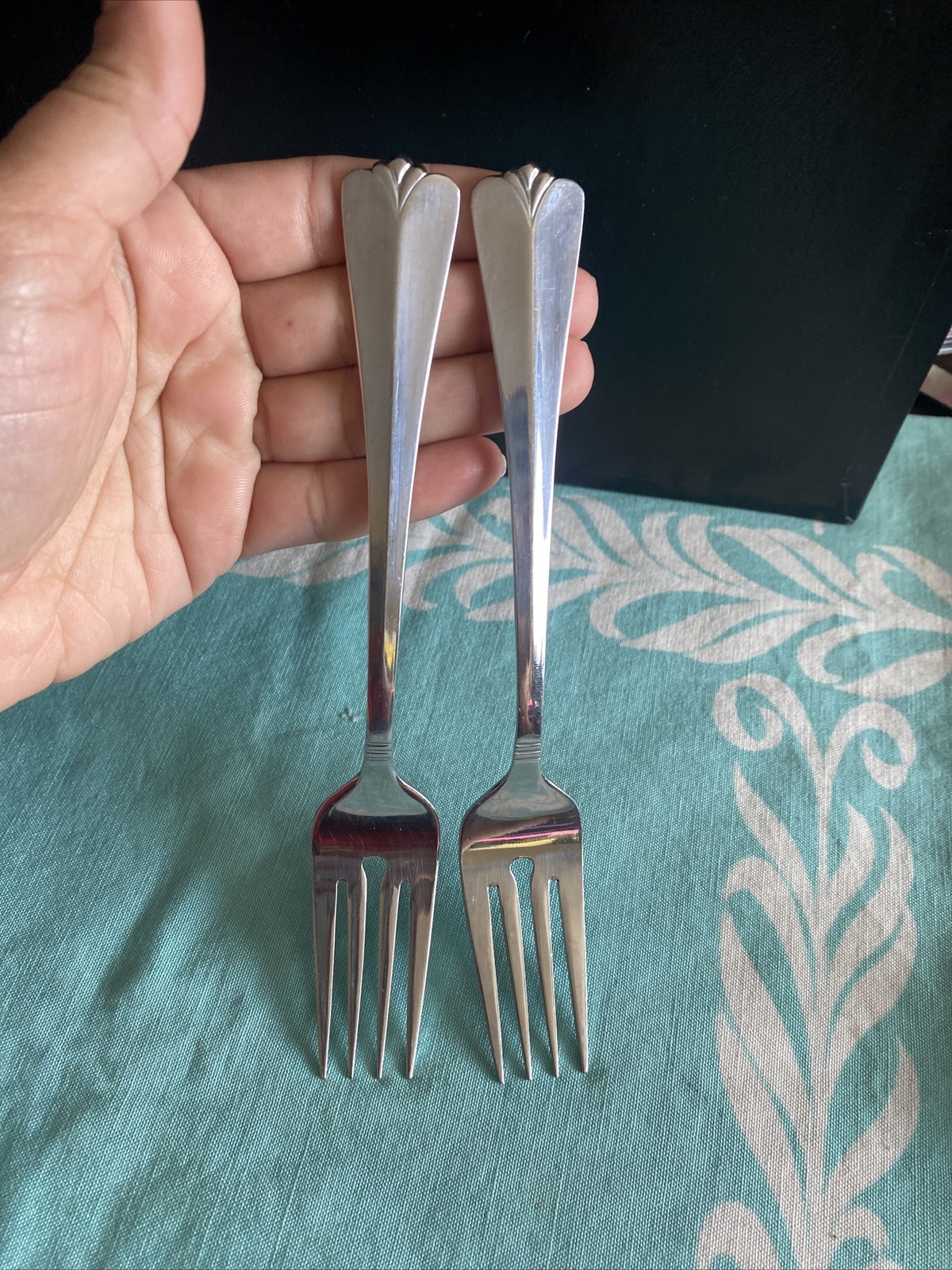 4 Pcs Rogers Co Country Shell Salad Forks Stainless Flatware