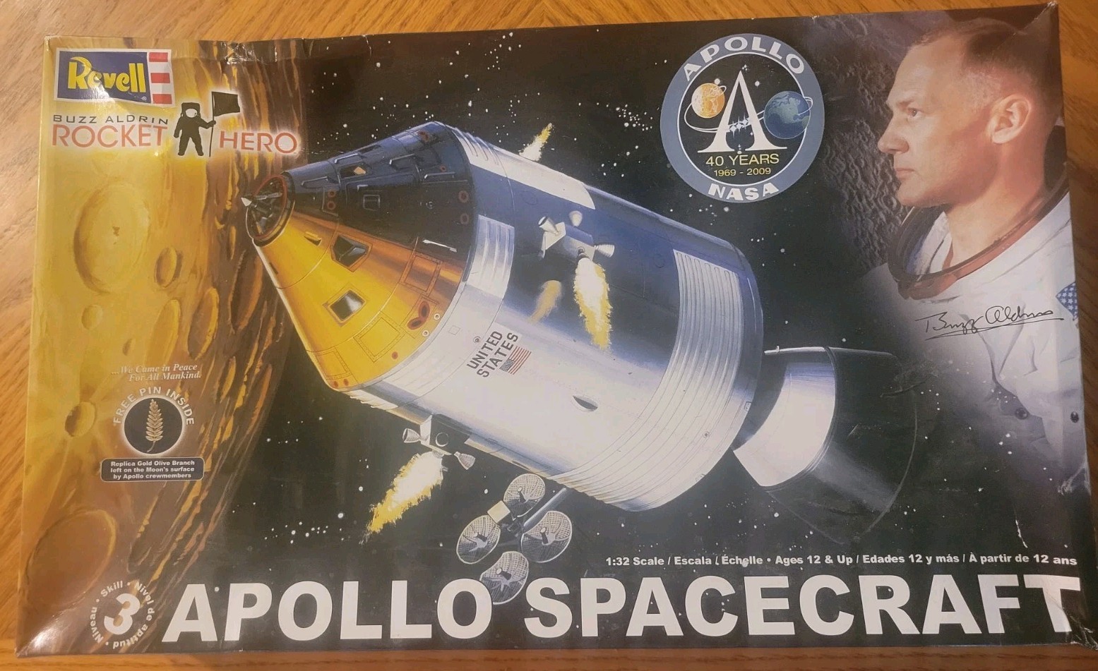 REVELL 85-5086 1/32 Apollo Command & Service Module 40th Anniv MODEL KIT