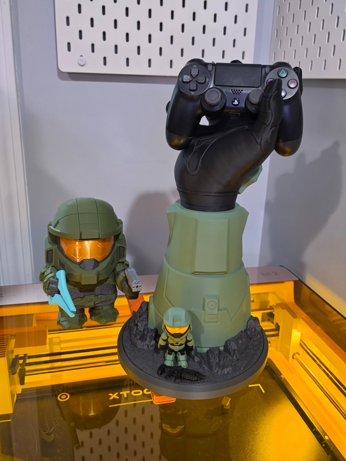 Halo- Master Chief SPARTAN-Ps4/Ps5/ Xbox/Headset Remote Controller Holder Stand