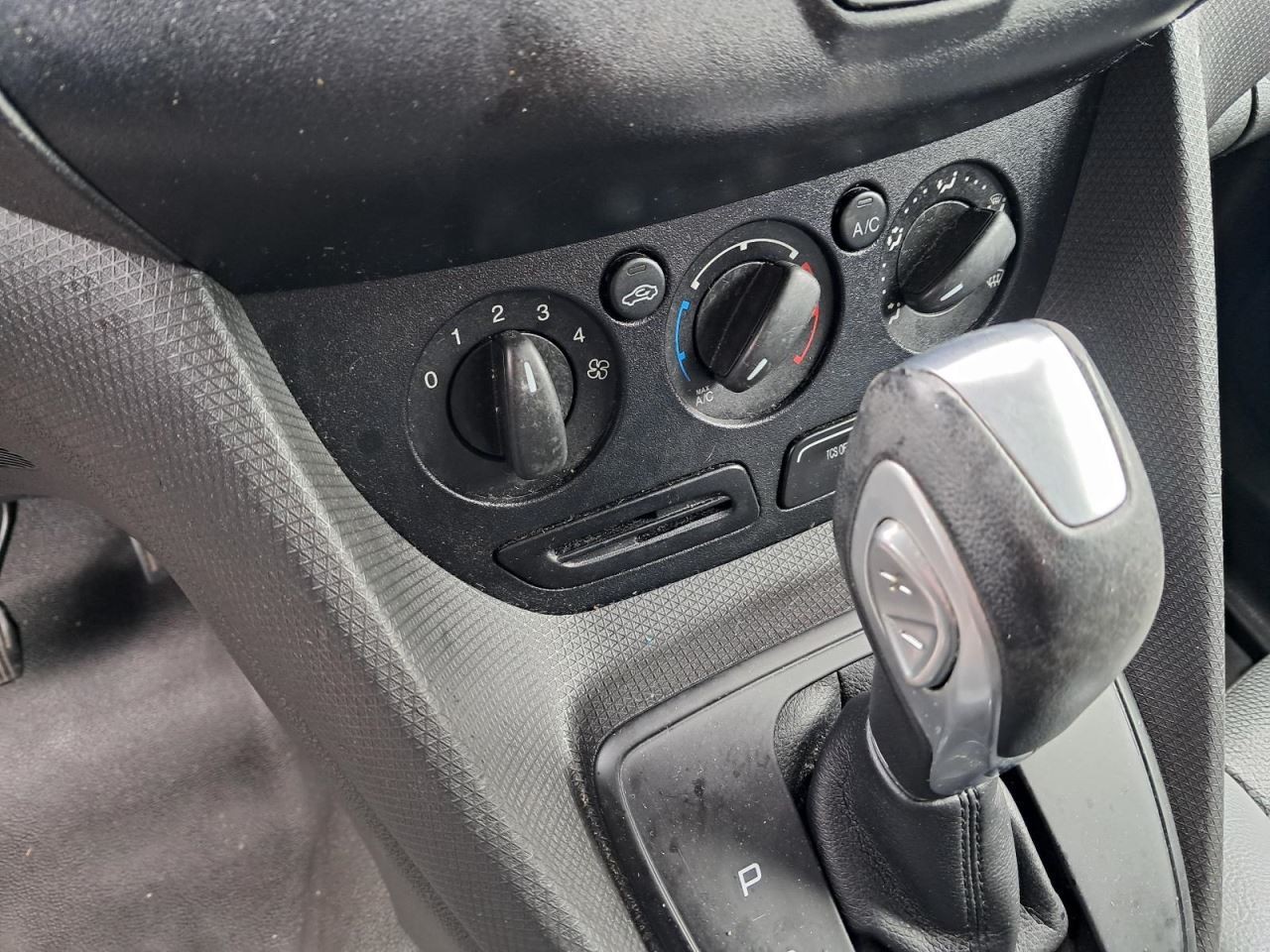 TRANSCNCT 2016 Glove Box 4889629