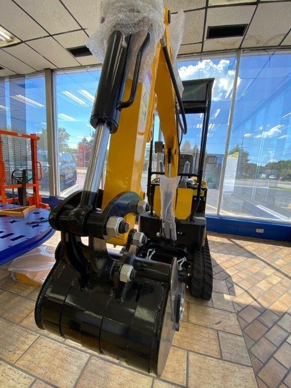 New Mini Excavator, EPA Certified USA Gas Briggs & Stratton Engine