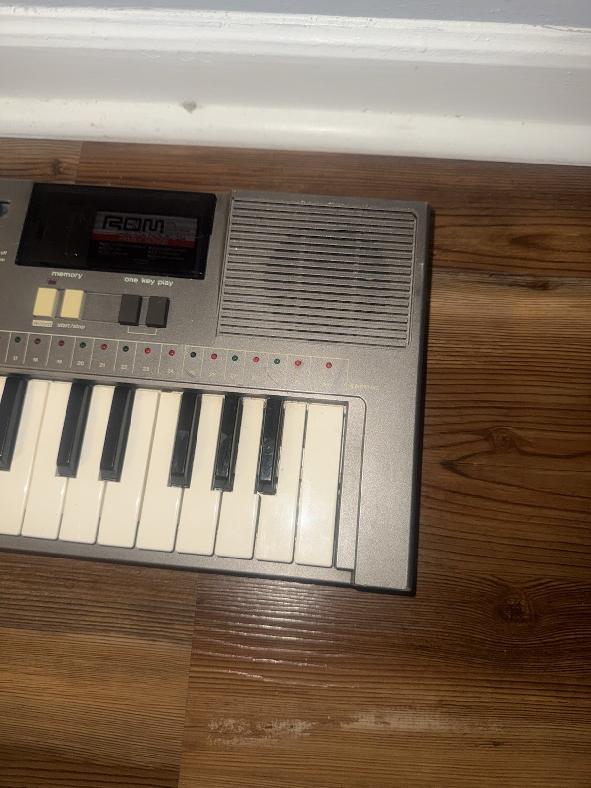 Casio Casiotone MT-820 +Rom Pack/RO-554 Family Songs Electric Keyboard 49 keys