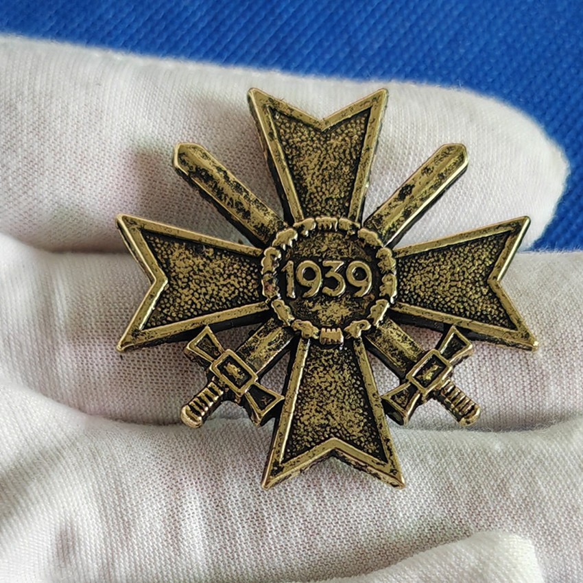 WWII WW2 GERMAN 1939 MERIT CROSS FIRST CLASS INSIGNIA SWORDS MEDAL BADGE PIN