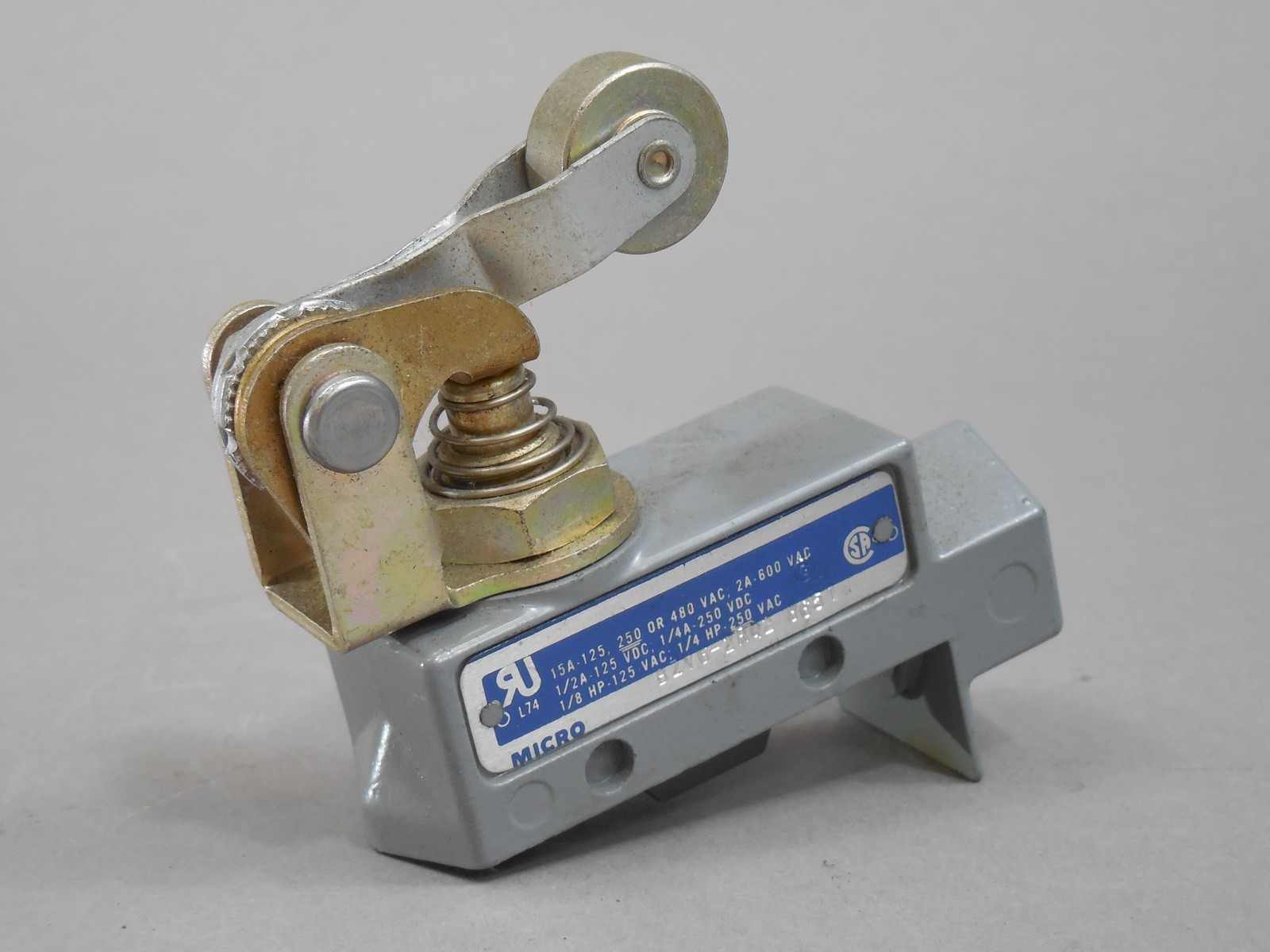 USED - LOT of (5) MicroSwitch BZV6-2RQ2 Limit Switches
