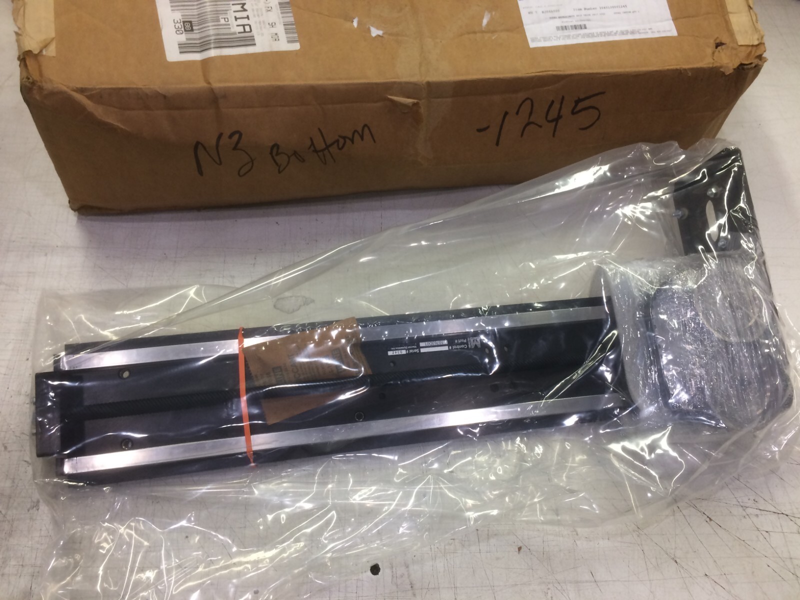 MACRON DYNAMICS LINEAR  Z AXIS ACTUATOR W QUAD BEARINGS AND CARRIAGE 10763D01