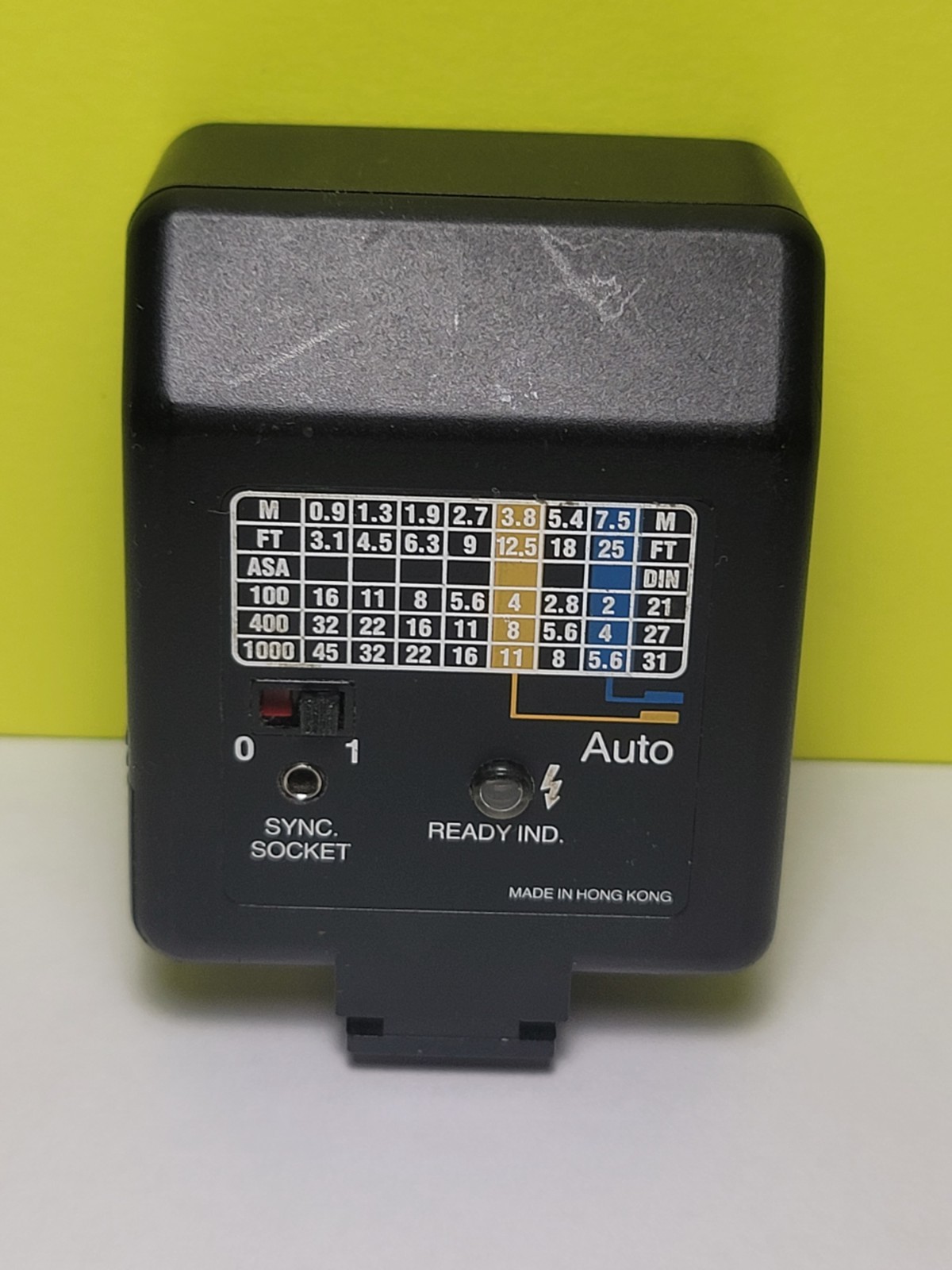 '' Yashica - Sears - Black Compact Flash - Small - Tiny flash for SLR cameras