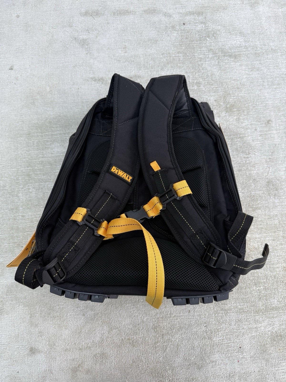 DEWALT DGCL33 33 Pockets USB Illuminated charging tool Backpack USB (INC VAT)