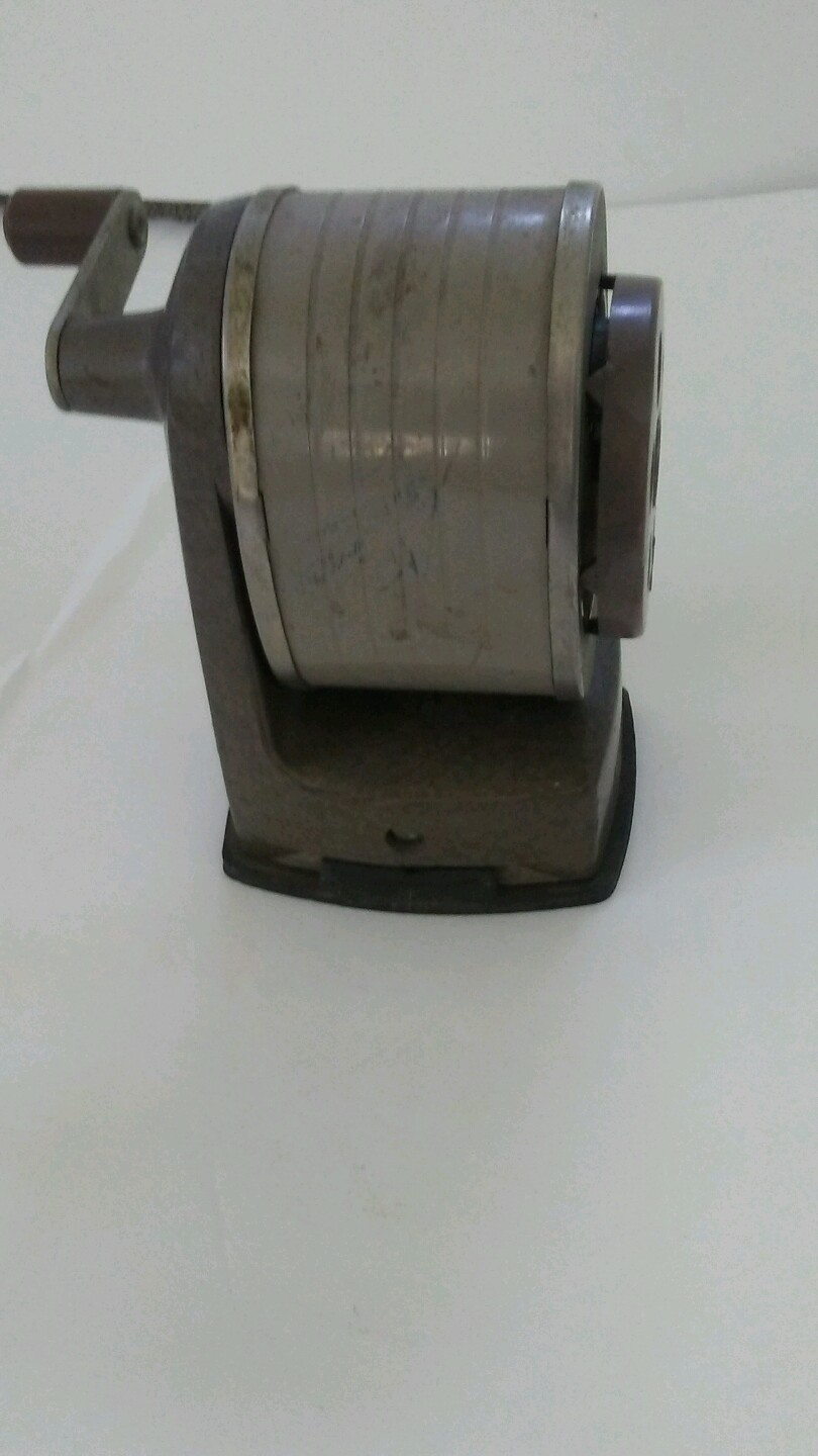 Vtg Apsco Model V-8 Vacu-Base Handcrank 3A Cutter Assembly 6 Hole Sharpener USA