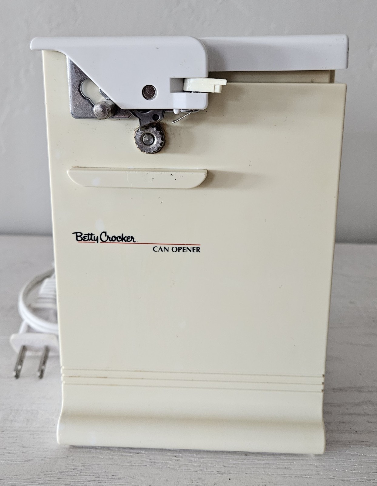 Betty Crocker Electric Can Opener Model BC-1104 Works Quick Shipping