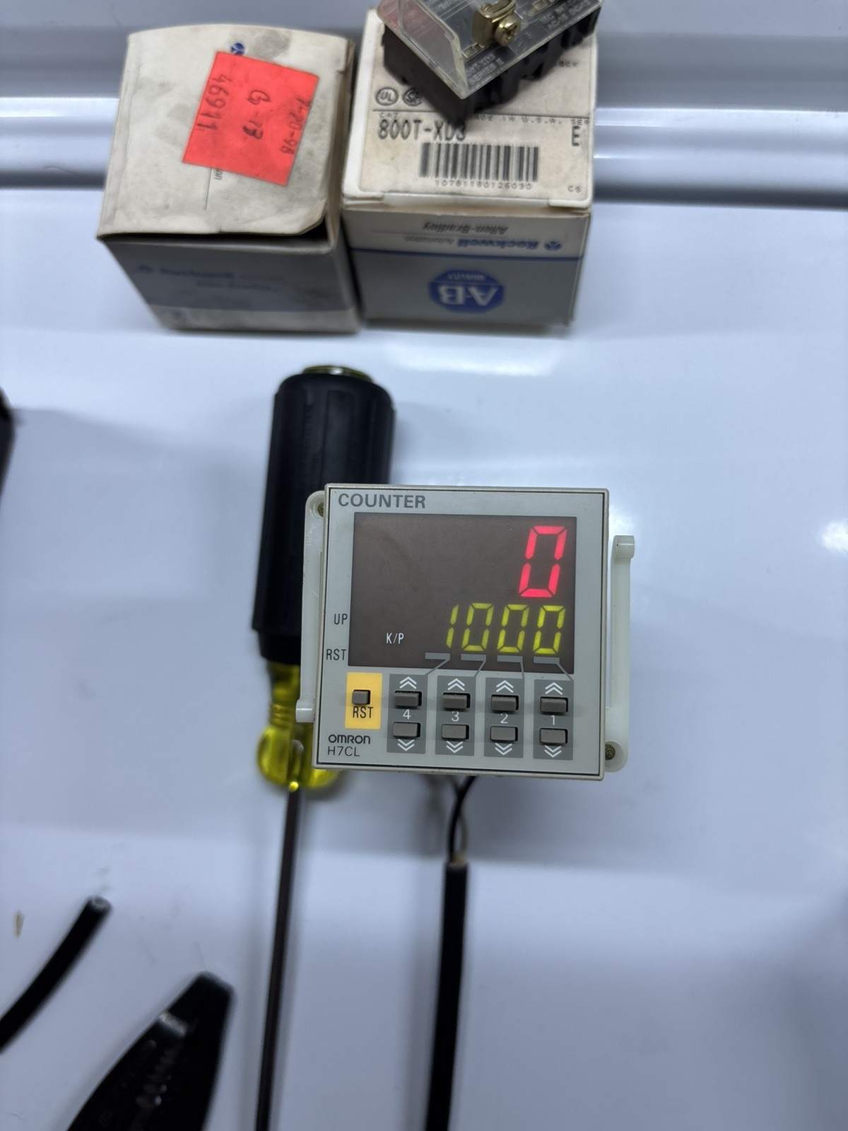 Omron H7CL-A Counter 9999 Counts 100 To 240VAC Used Untested