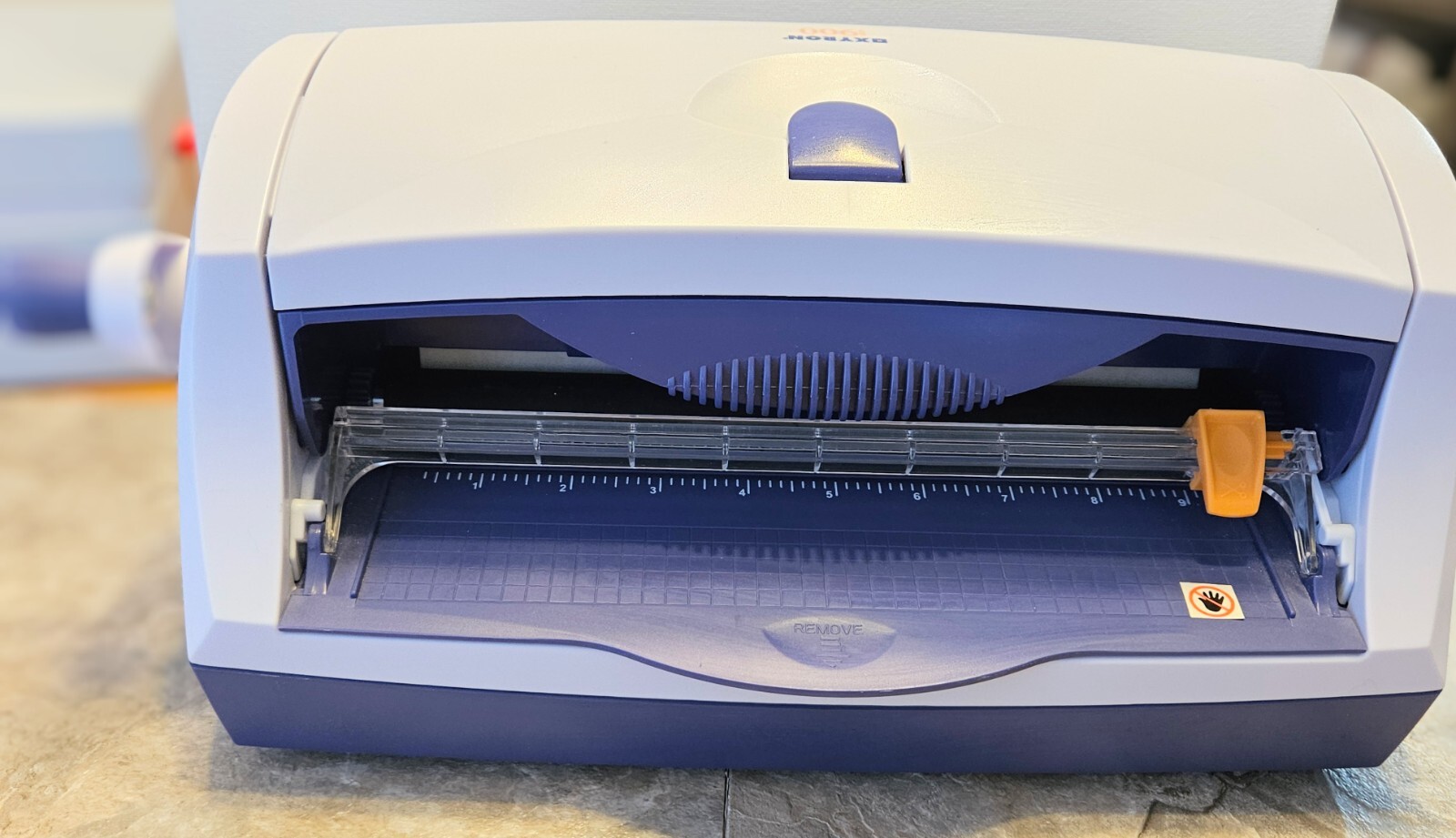 Craft System Sticker Label Magnet Maker & Laminator / Removable Cutter XYRON 900