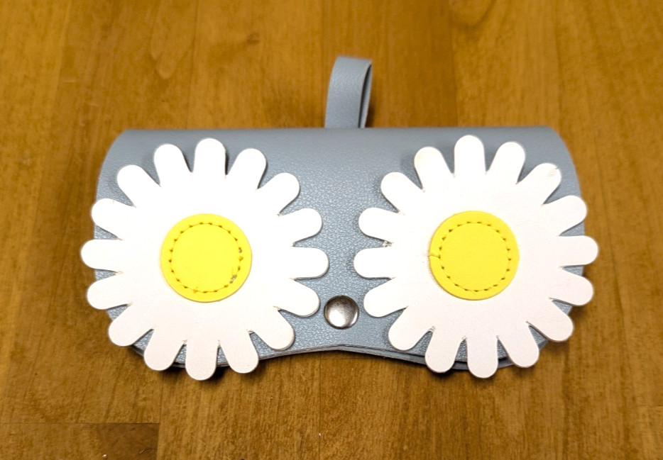 Daisy Eyeglass Sunglass Case Gray Vinyl White Flower Hanging Loop Snap Closure