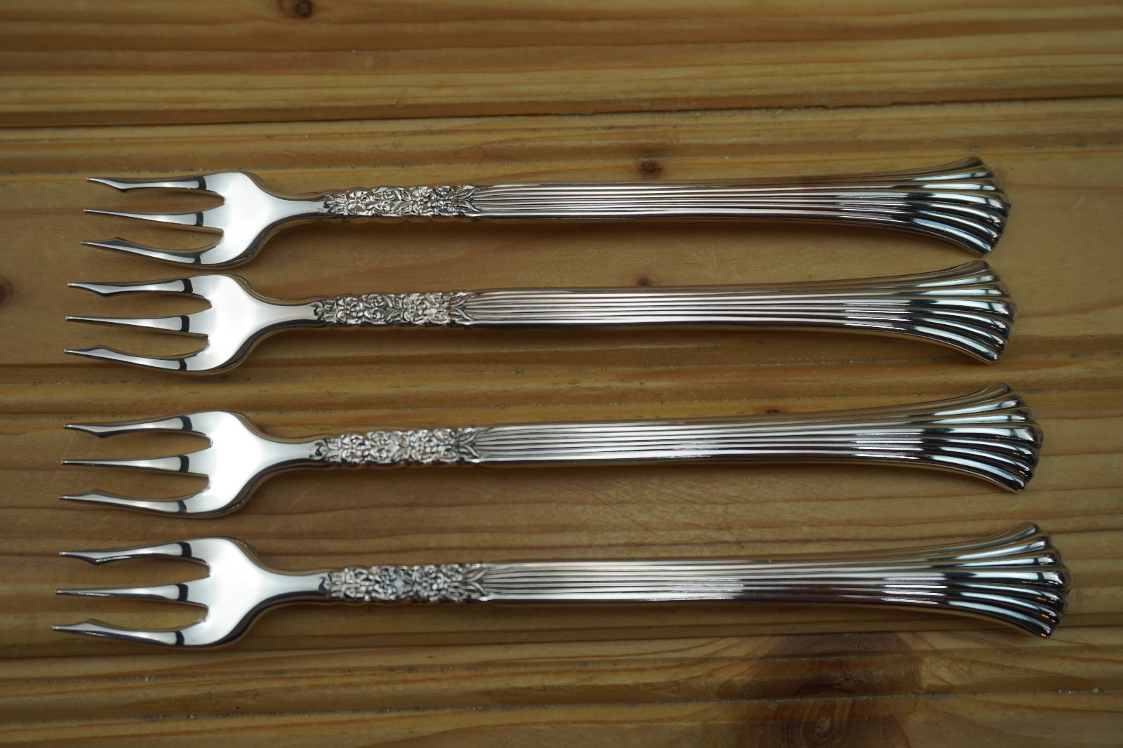 Oneida Floral Queen (4) Cocktail Forks More Available-Brand NEW