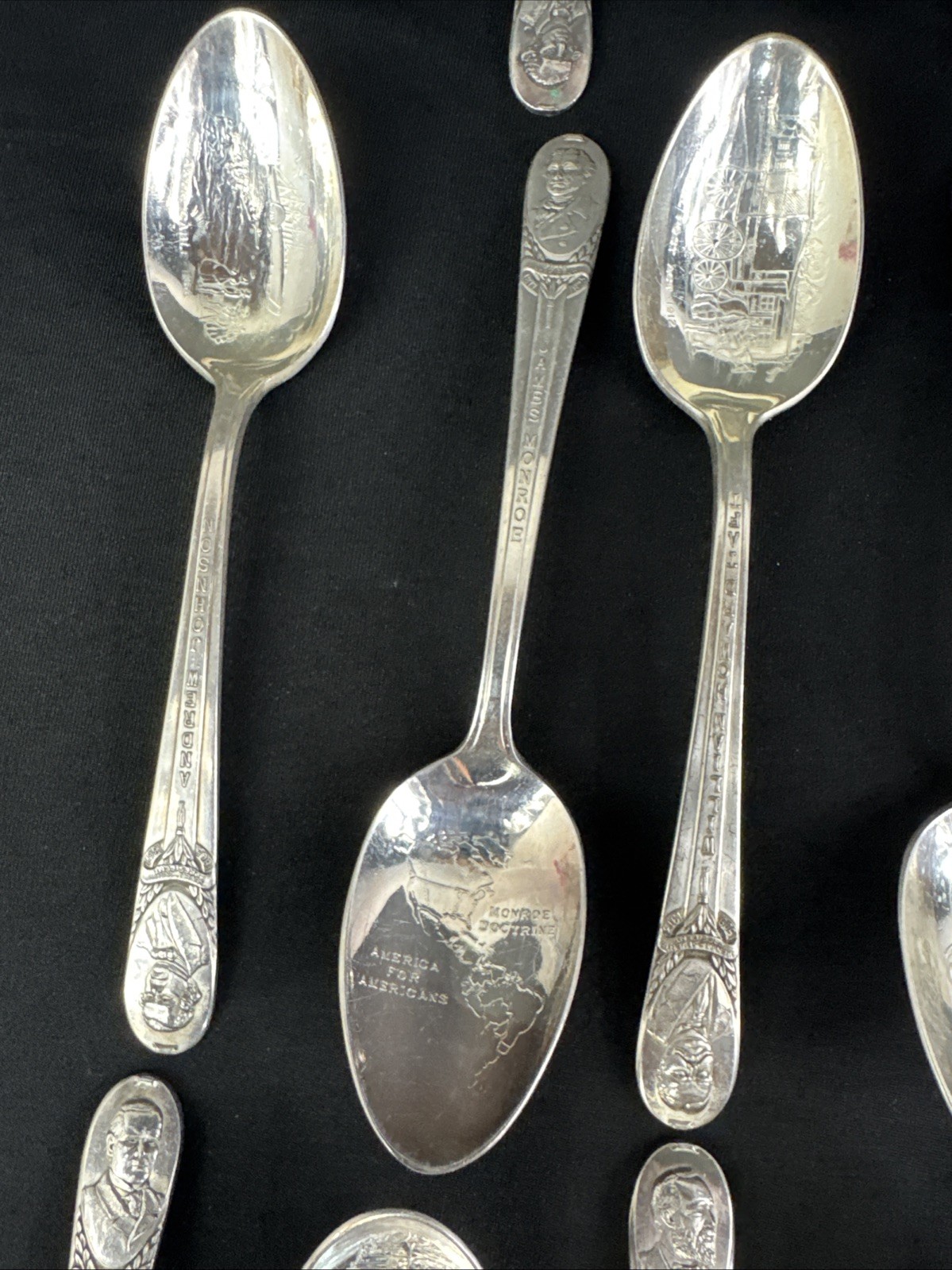 WM Rogers 30 Piece Silverplate Presidential Spoon Set