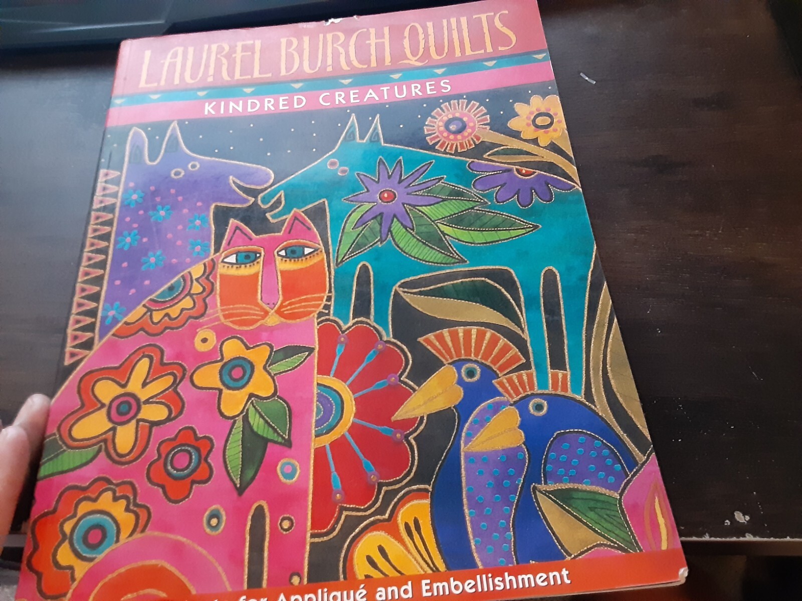 Laurel Burch Kindred Creatures Quilts 12 Projects & Application Book 2001 #S58