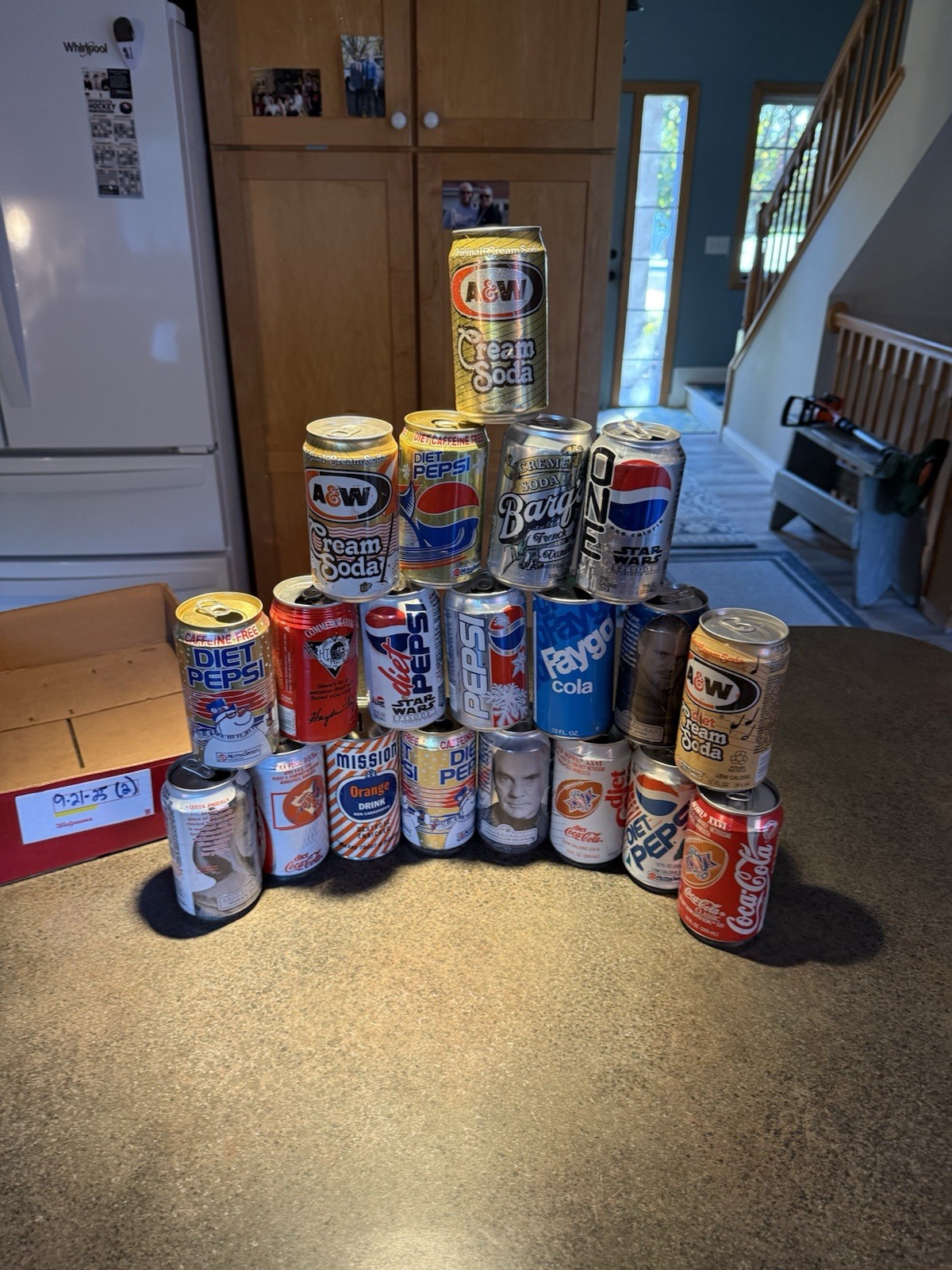 OLD SODA 🥤 CAN LOT OF See Pictures DENTS,HOLES, RUST ECT….. Lot 9-21-25 (2)
