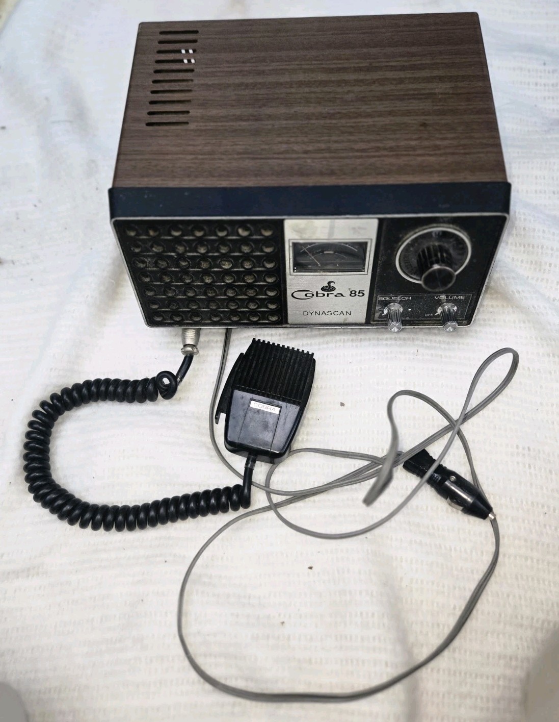 Cobra Communications 85 Dynascan Deluxe 2-Way CB Radio Base Station Powers On