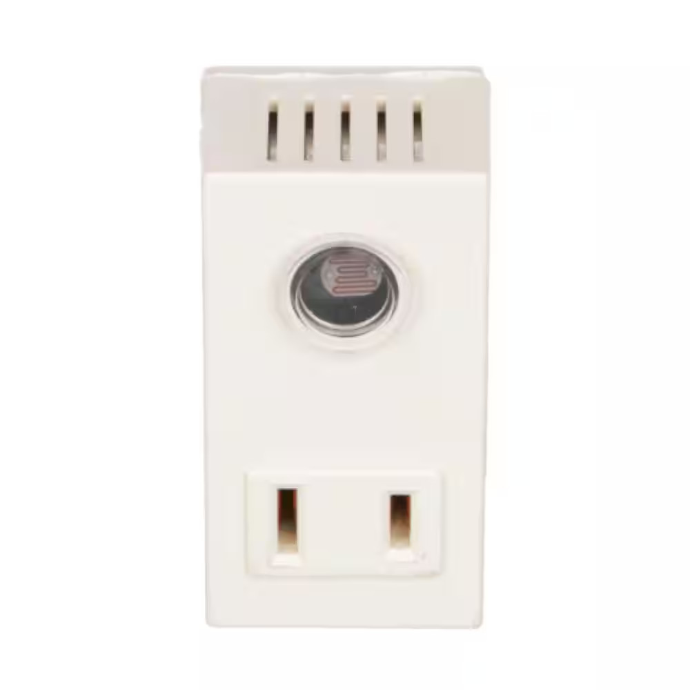 60-Watt Plug-In Dusk to Dawn Photocell Light Control Free Shipping New