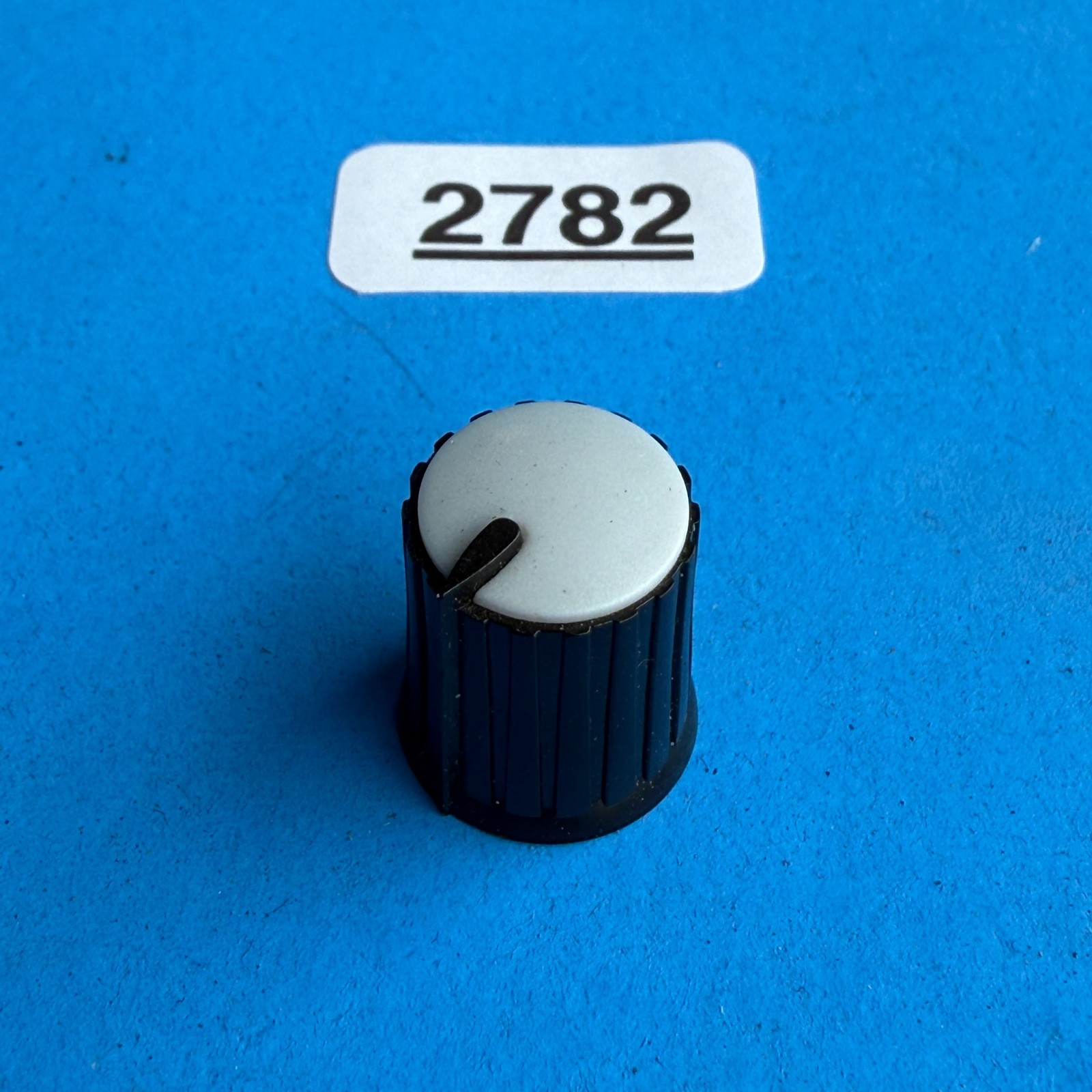 [FRS] Alesis MultiMix 4 Mixer Used Part: LARGE Knob Cover Cap LIGHT GRAY [2PCS]