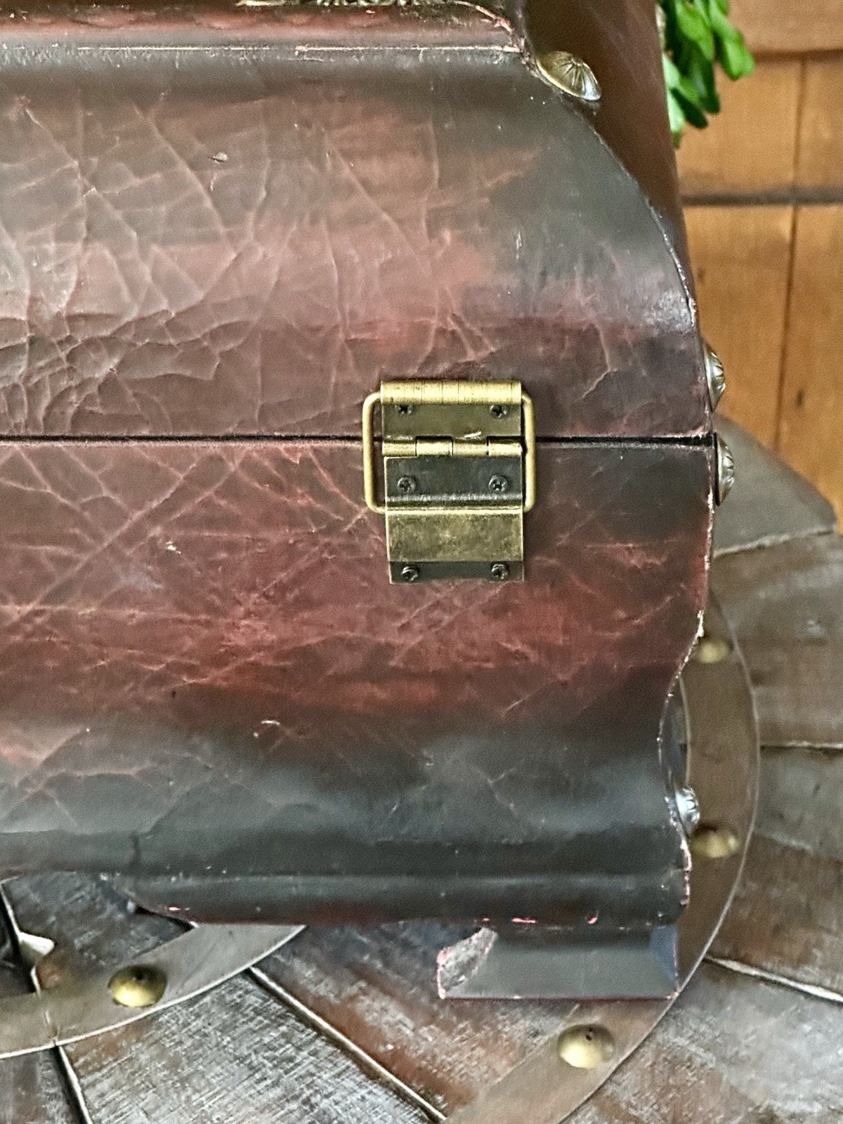VTG Inspired Hinged/Lidded Faux Leather Rustic Decorative Footed Chest/Trunk