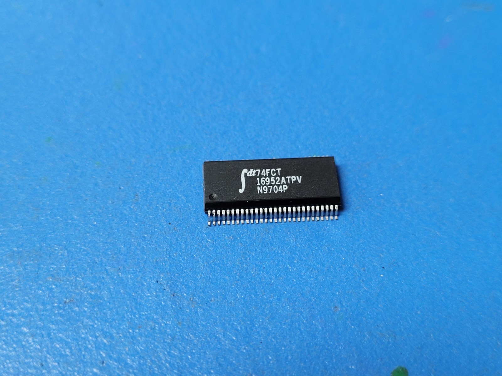 (1 PC) 74FCT16952ATPV IDT IC TXRX 4.5V/5.5V 56-SSOP