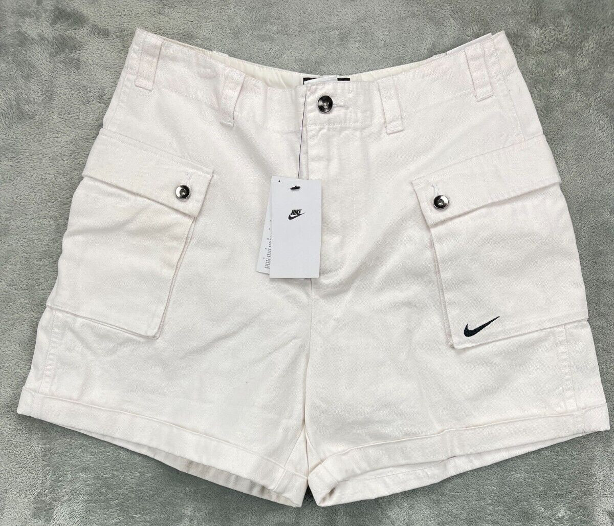 NWT Nike Life Men's Cargo Shorts Size 30 White Standard Fit At The Knee Canvas