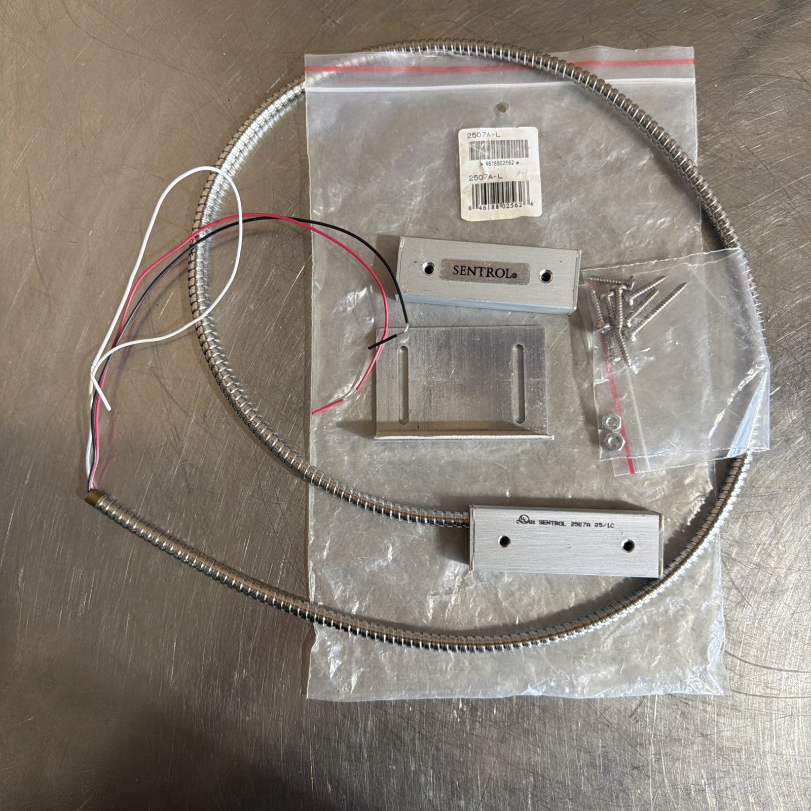 Sentrol 2500 Series Model 2507A-L ISurface Mount Contact Nos Surplus