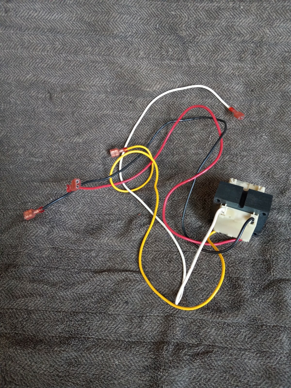 Basler BE28289001 / BE28289006 / 46-24124-03 (Primary: 120v, Sec: 24V)