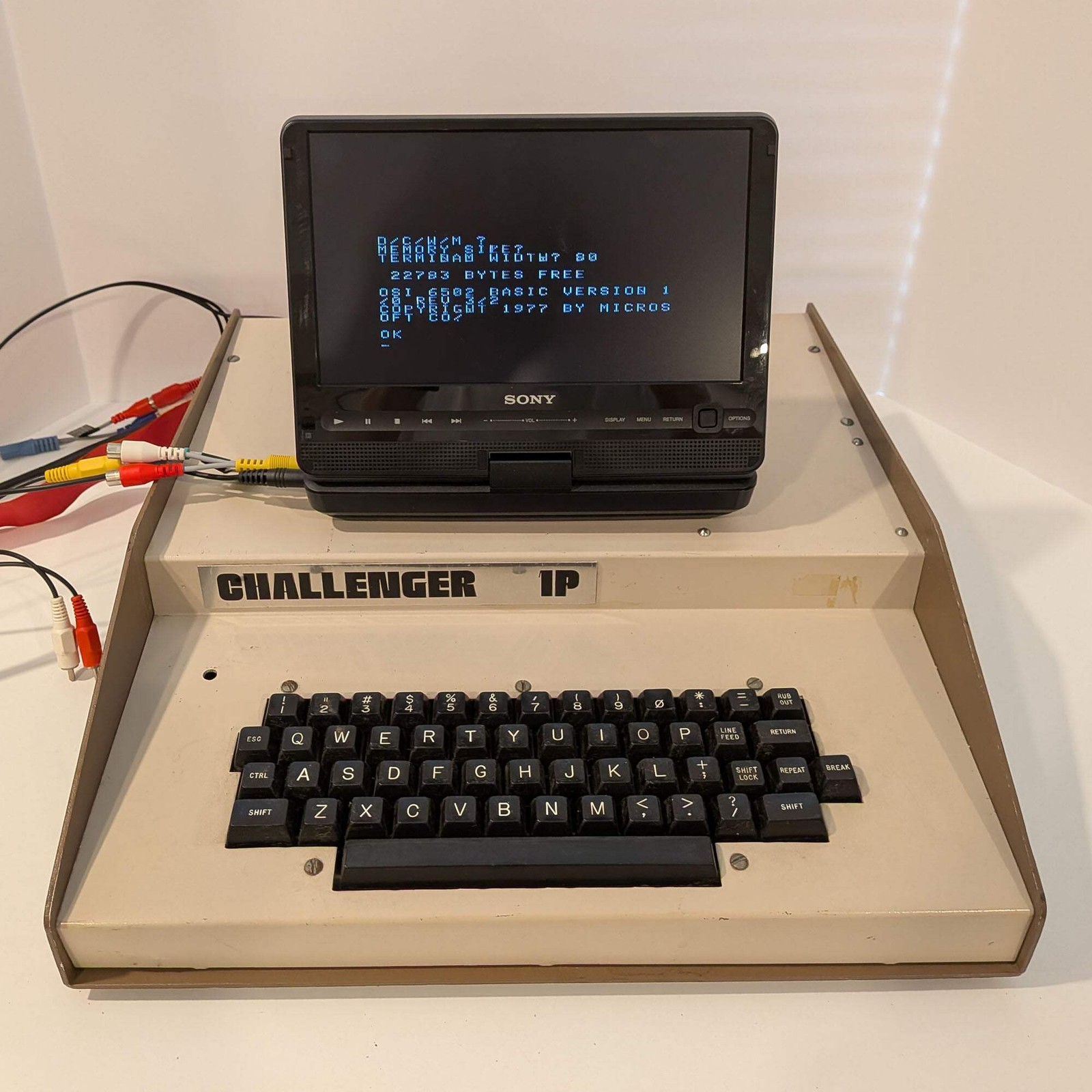Ohio Scientific (OSI) Challenger 1P (C1P) 1980 Working with Original Manuals!