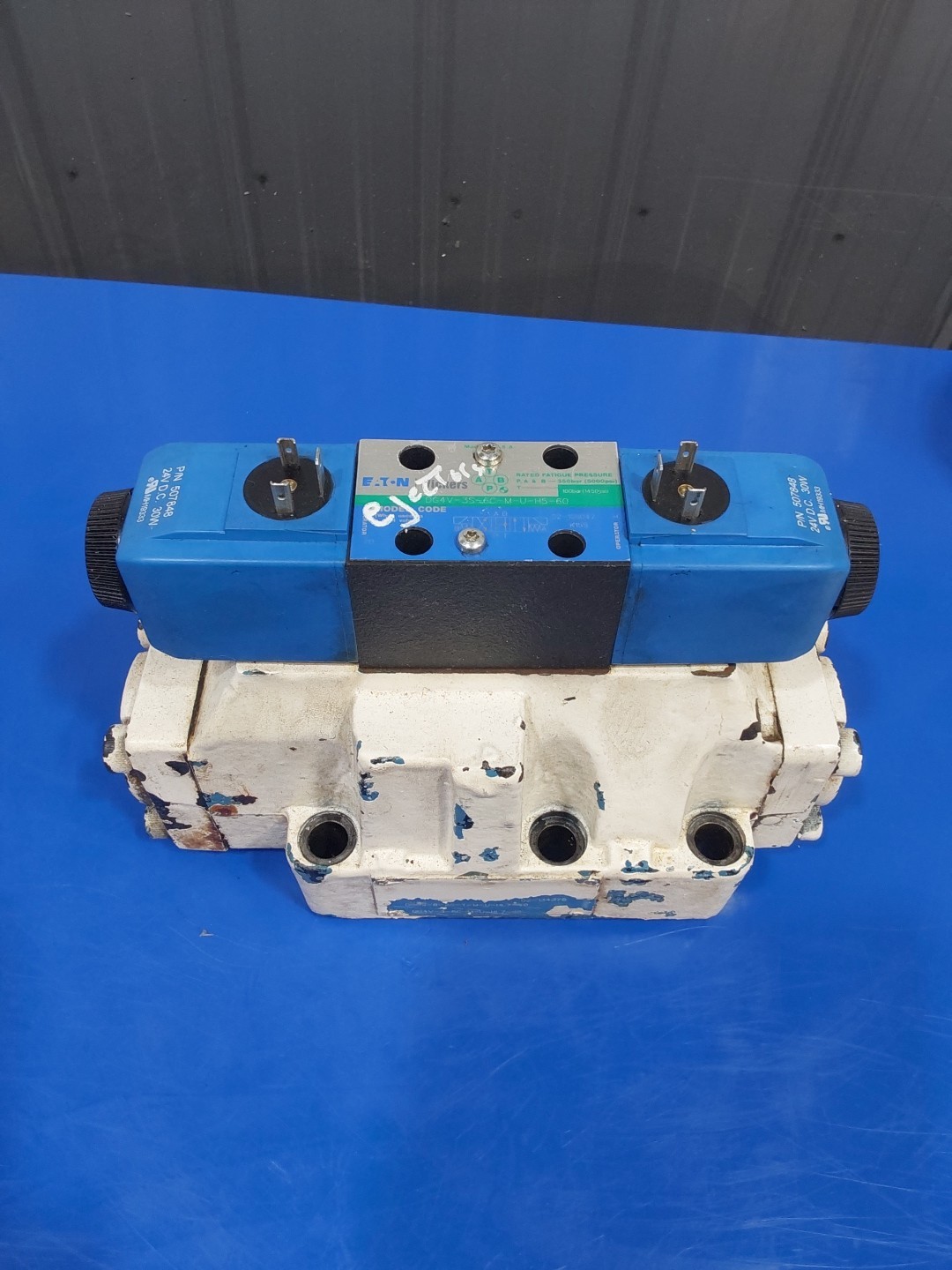EATON VICKERS, DG4V-3S-6C-M-U-H5-60 WITH DG5S-8-2C-T-M-U-HL7-40