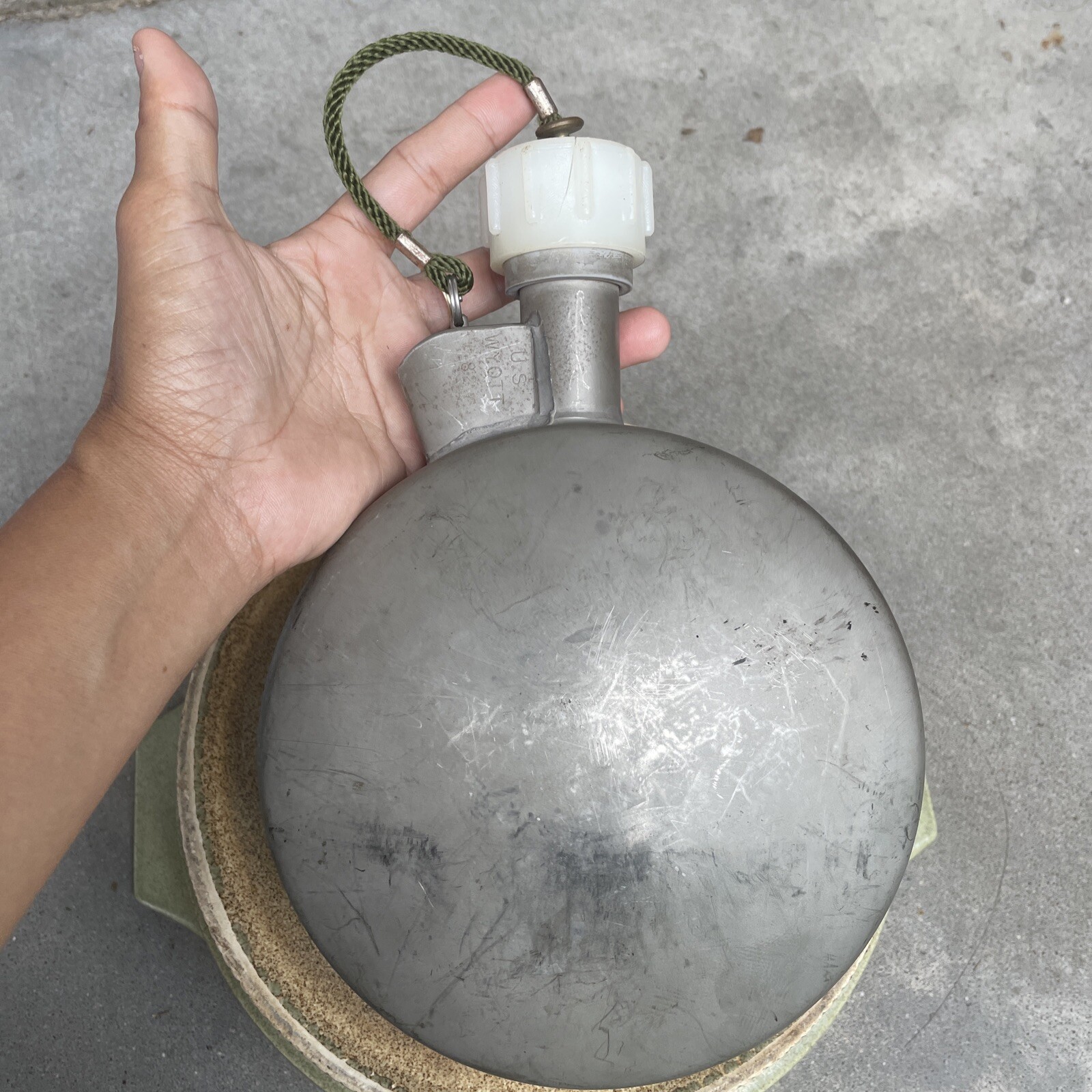 Vintage Metal Thermos Canteen Military , US Wyott 82  9” Tall