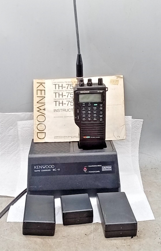 Kenwood  TH-75A Dual Band Transceiver With BC-11 Rapid Charger + 3 BATTERY