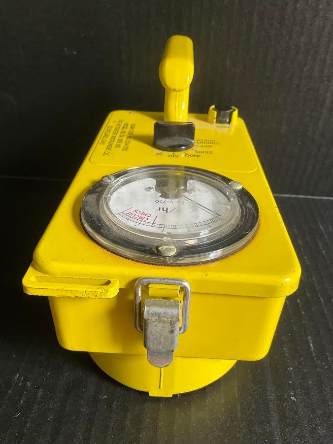 VICTOREEN INSTRUMENT CDV-720 MODEL 3A RADIOLOGICAL SURVEY METER