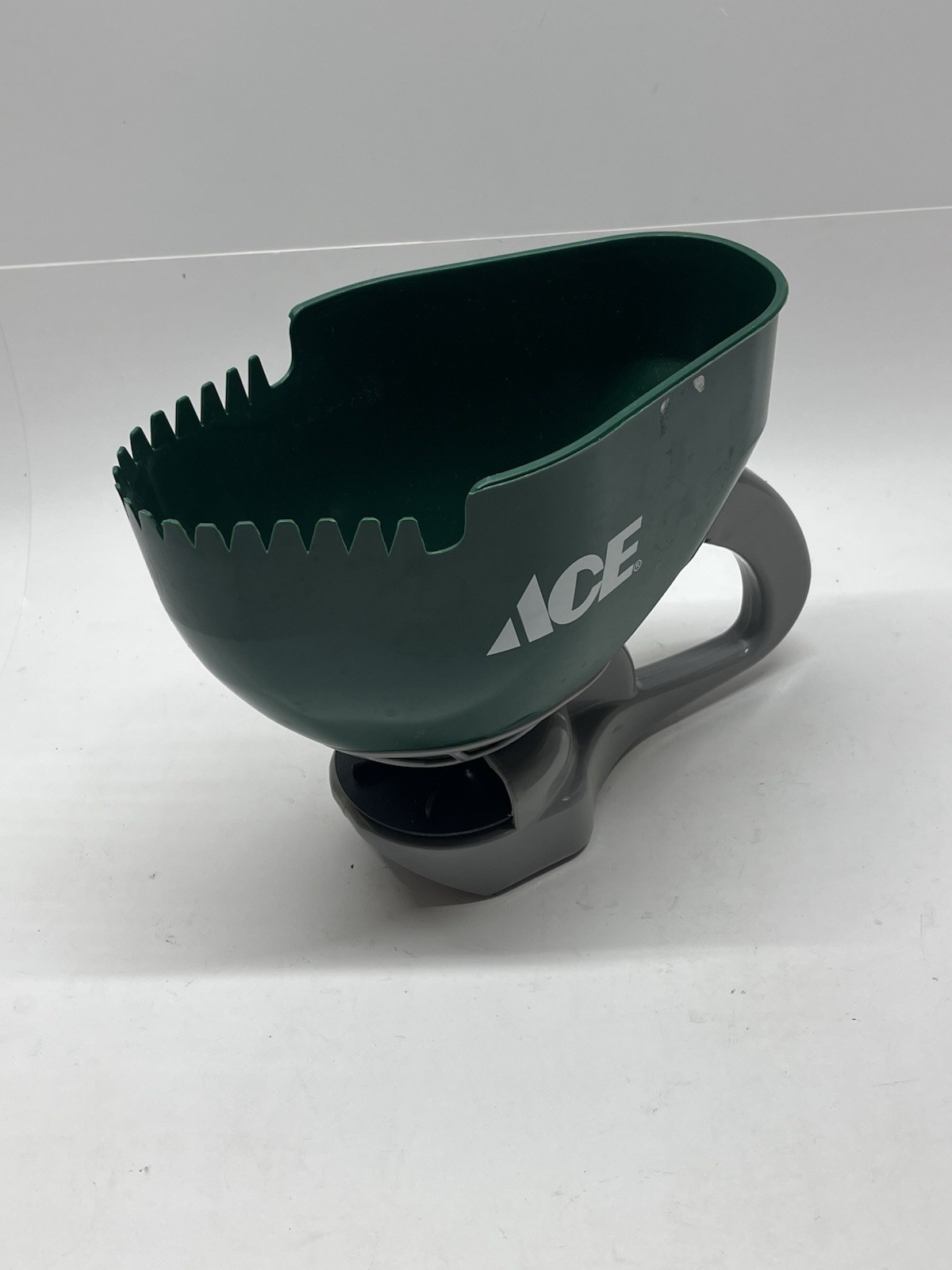 Ace 1.6 Liter Ice Melt And Salt Hand Crank Spreader Ideal For Small Spaces