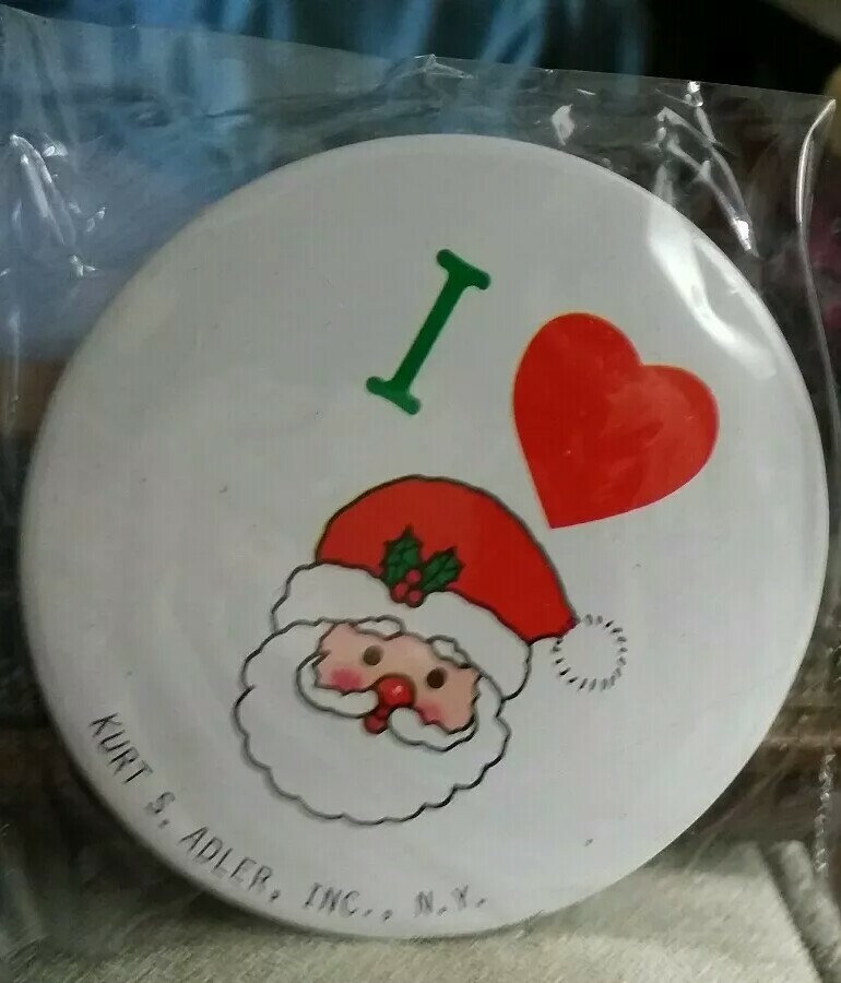 Brand New Metal I HEART LOVE SANTA PIN