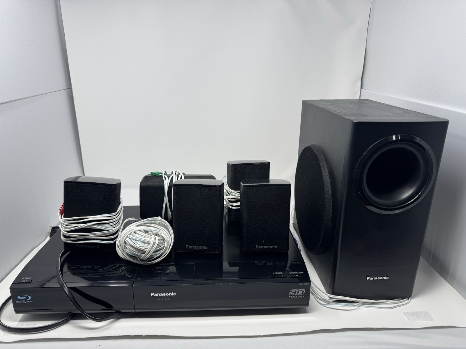 Panasonic SA-BTT350 3D Blu Ray Home Theater Surround System 5.1 1000W w/ Remote