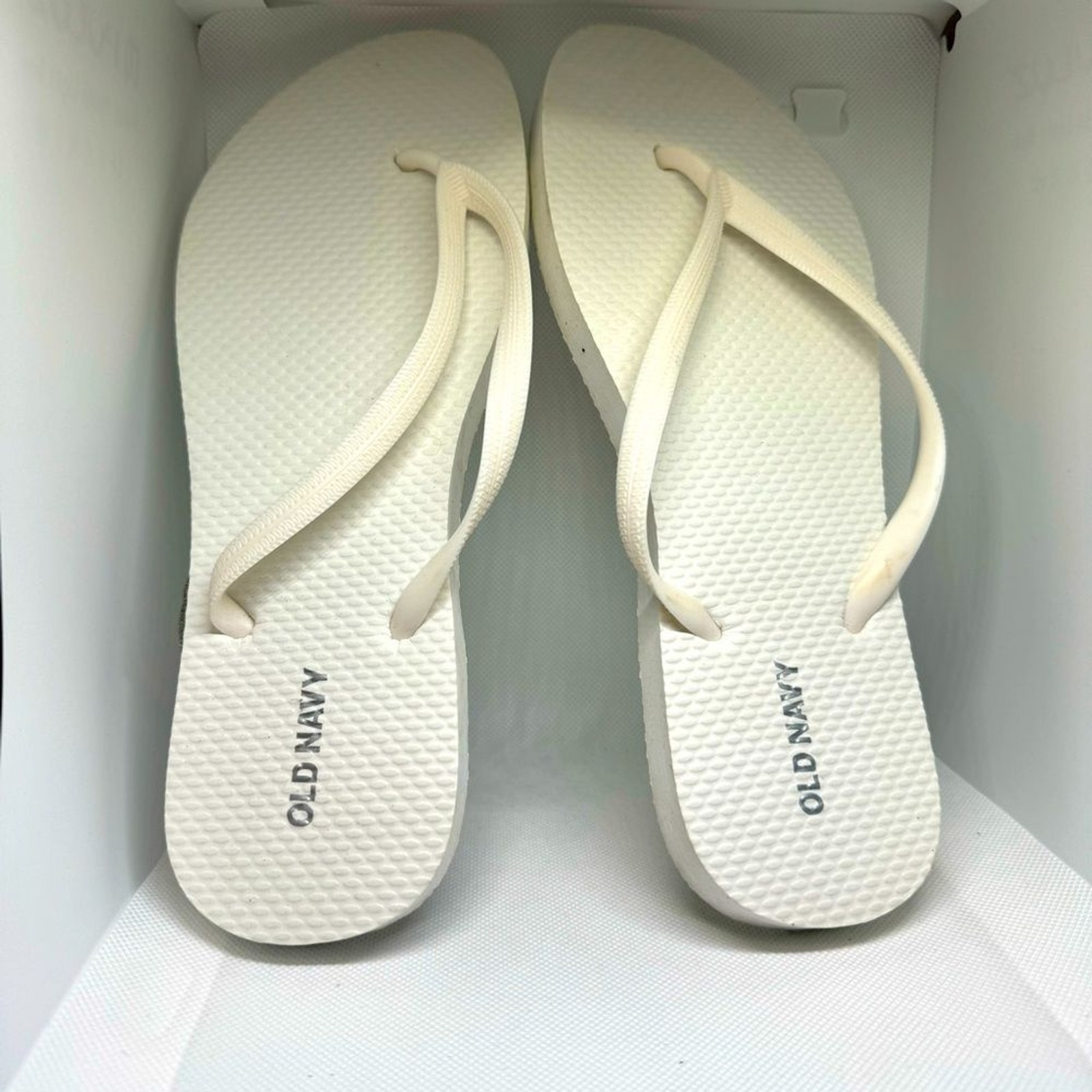 OLD NAVY Women's White Classic Flip-Flops Slip-On Sandals Shoes -Size 7-8 NWOT