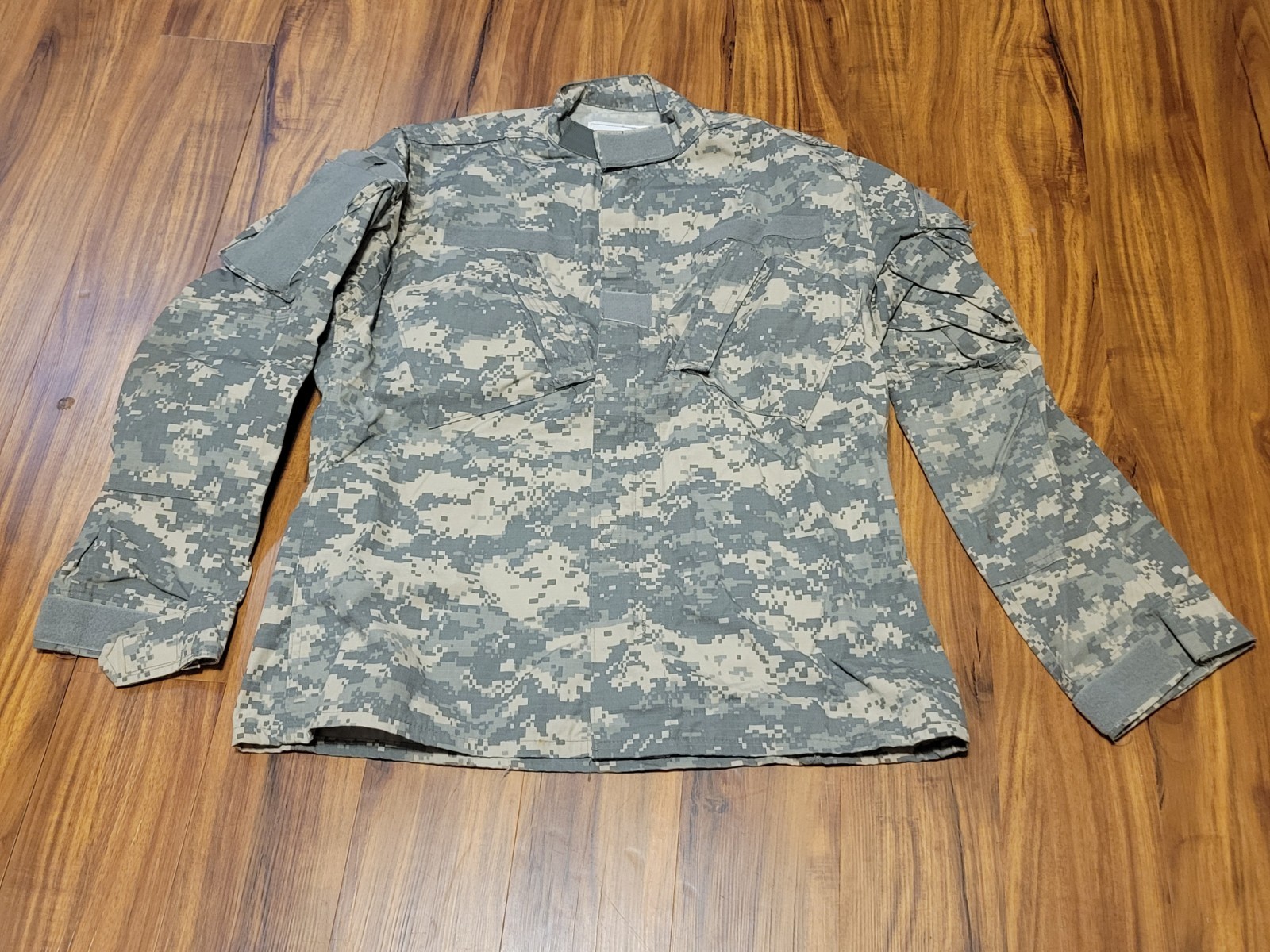 U.S. Army Combat Uniform Coat Full Zip, Tag Size Medium - Regular