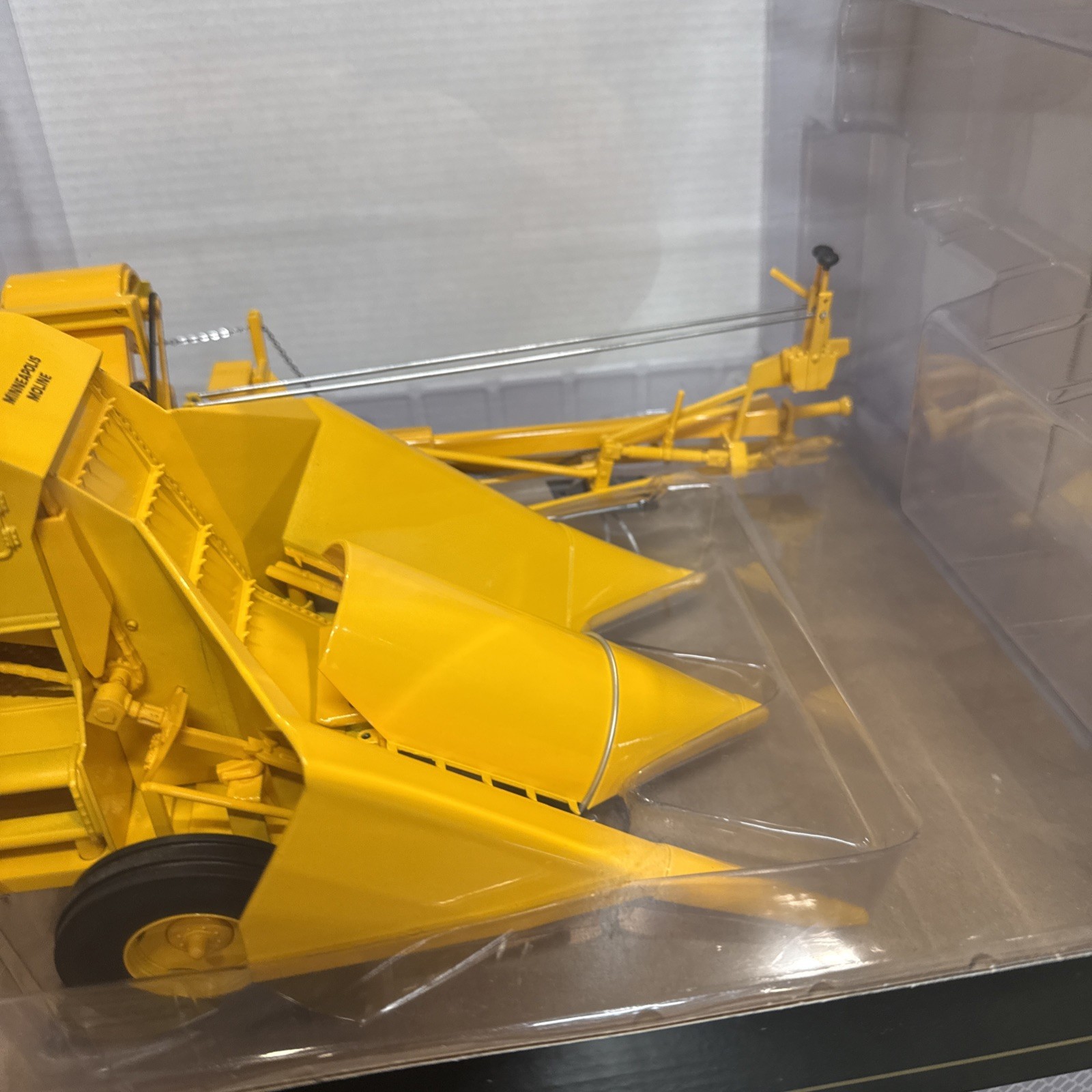 SpecCast Minneapolis Moline H320 Pull Type Corn Picker 1/16 SCT994