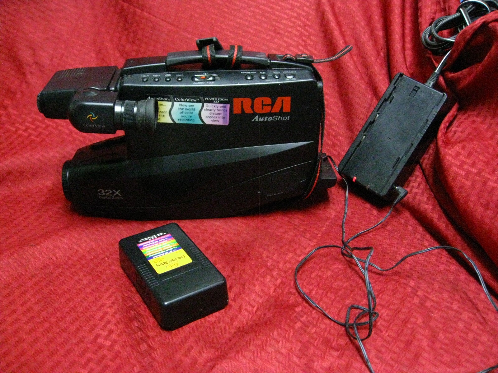 RCA AutoShot Model CC4251 32x Digital Zoom VHS Camcorder color vf, AV out Works
