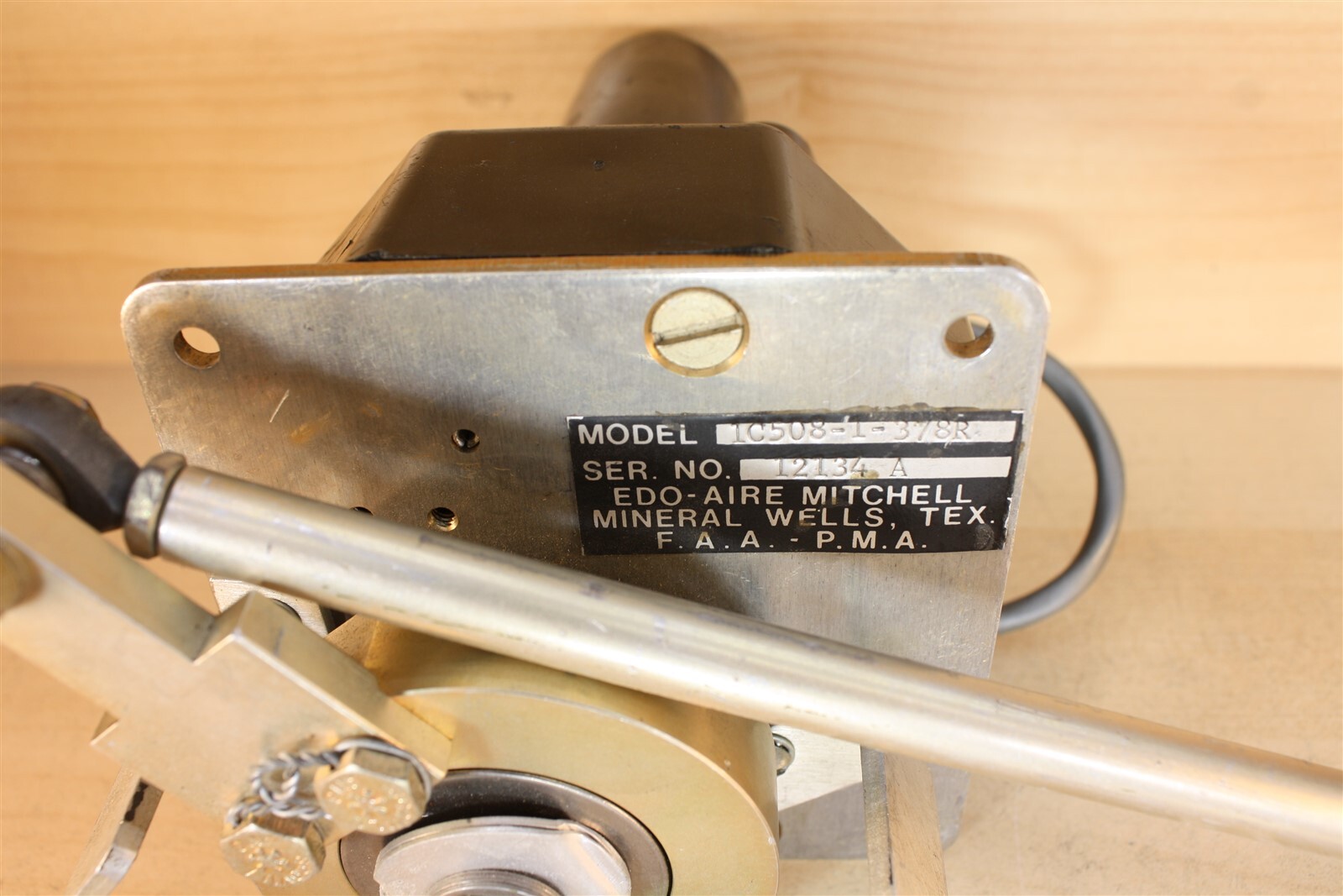 Edo-Aire Mitchell 1C508-1-378R Servo