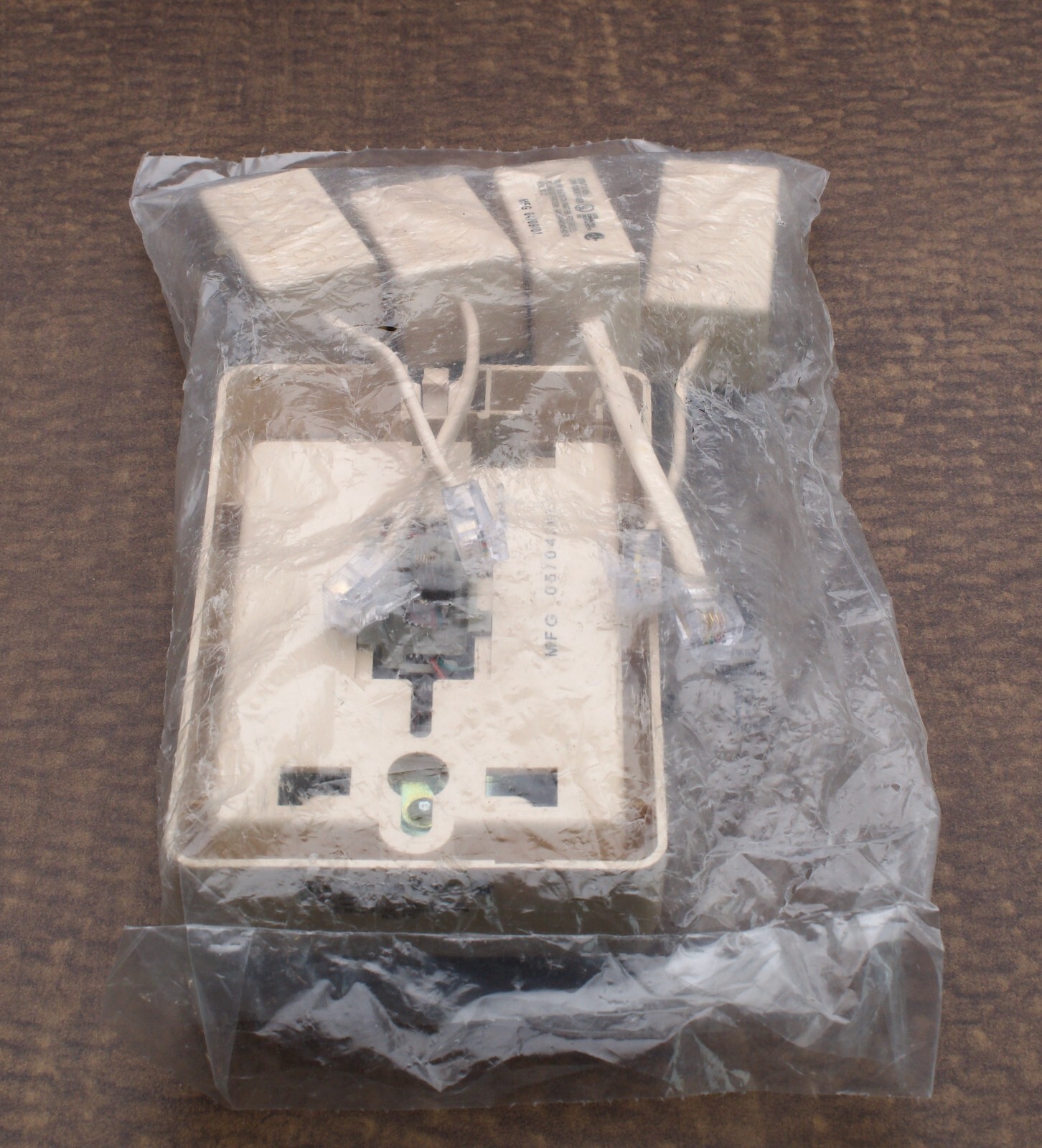 Suttle Wall Mount Adapter DSL Filter - Cream