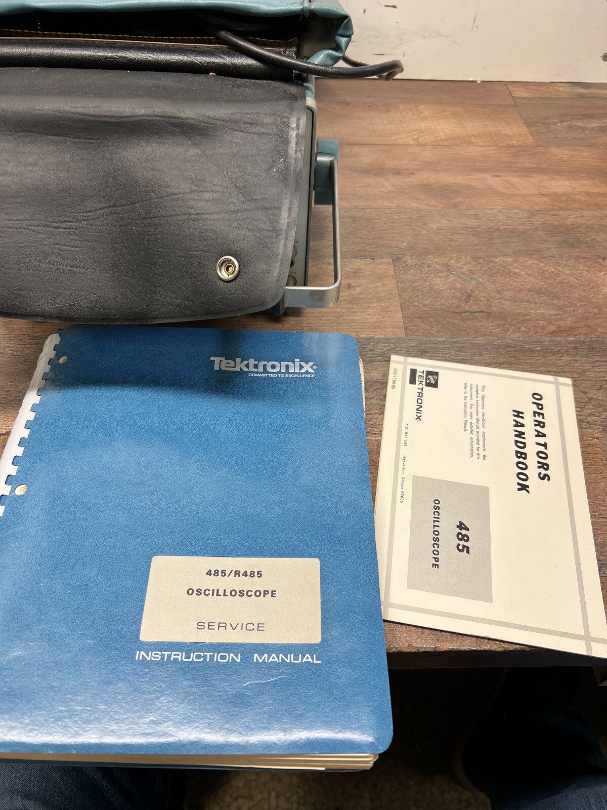 Tektronix 485 Oscilloscope with manuals
