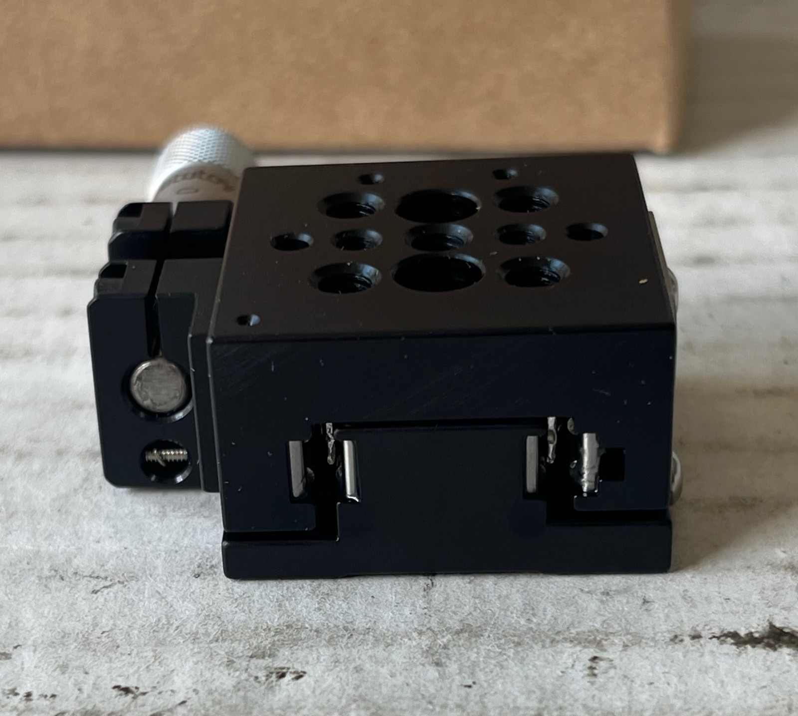 ThorLabs Small Single-Axis Stage w/Mitutoyo Metric Micrometer Head (mdl# MS1S/M)