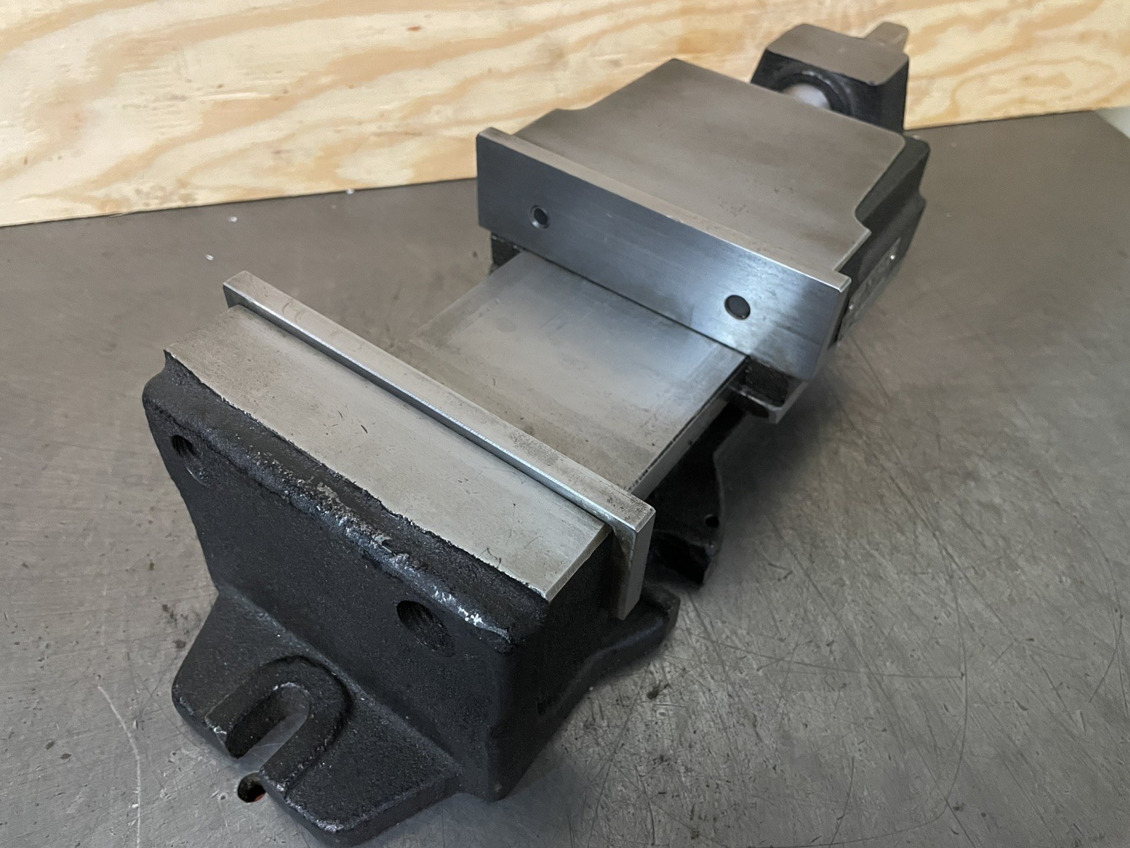 P.Y.H.  6" MILLING / DRILLING MACHINE VISE     NICE!